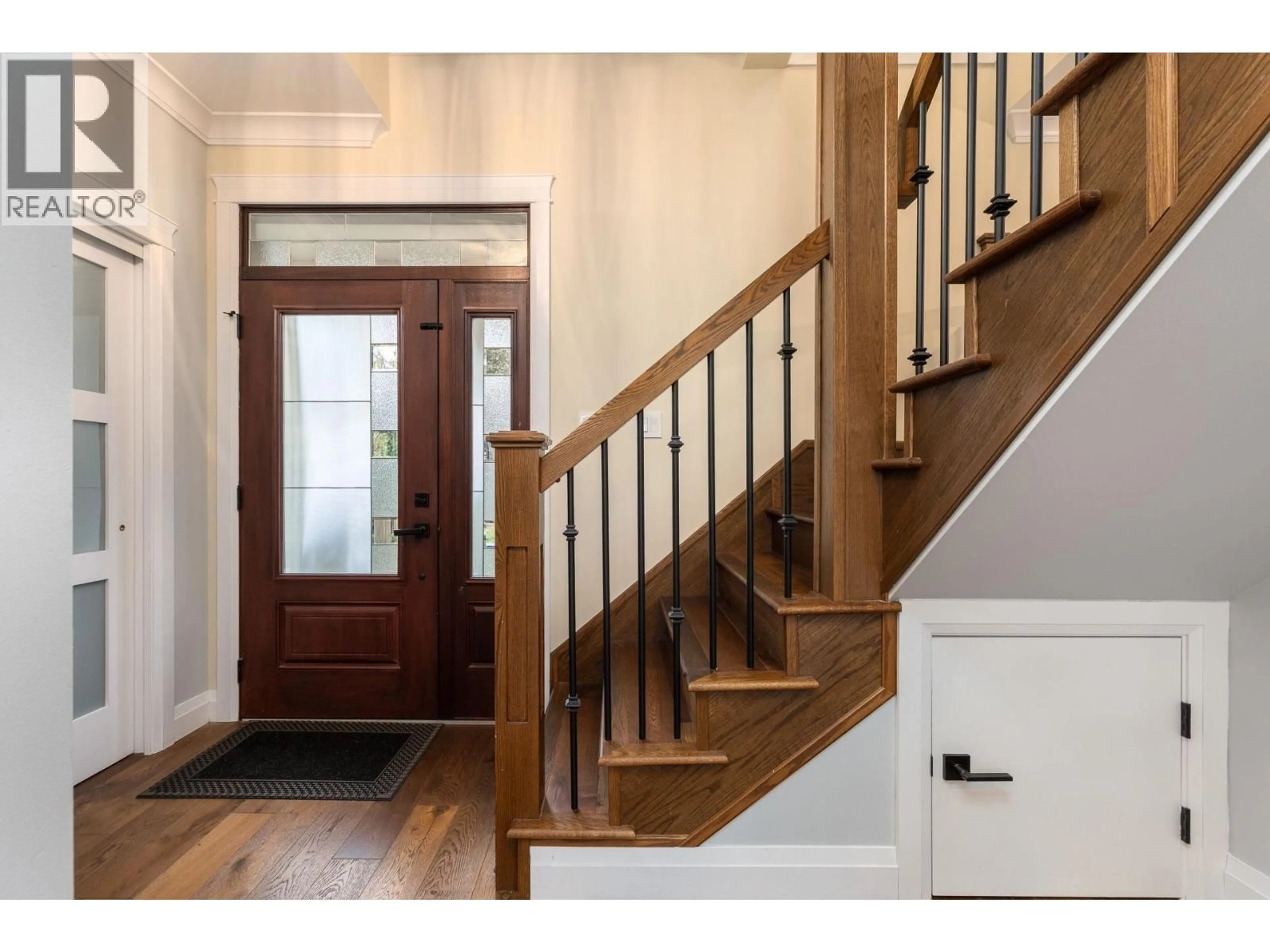 Indoor entryway for 1028 CORNWALL STREET, New Westminster British Columbia V3M1S2