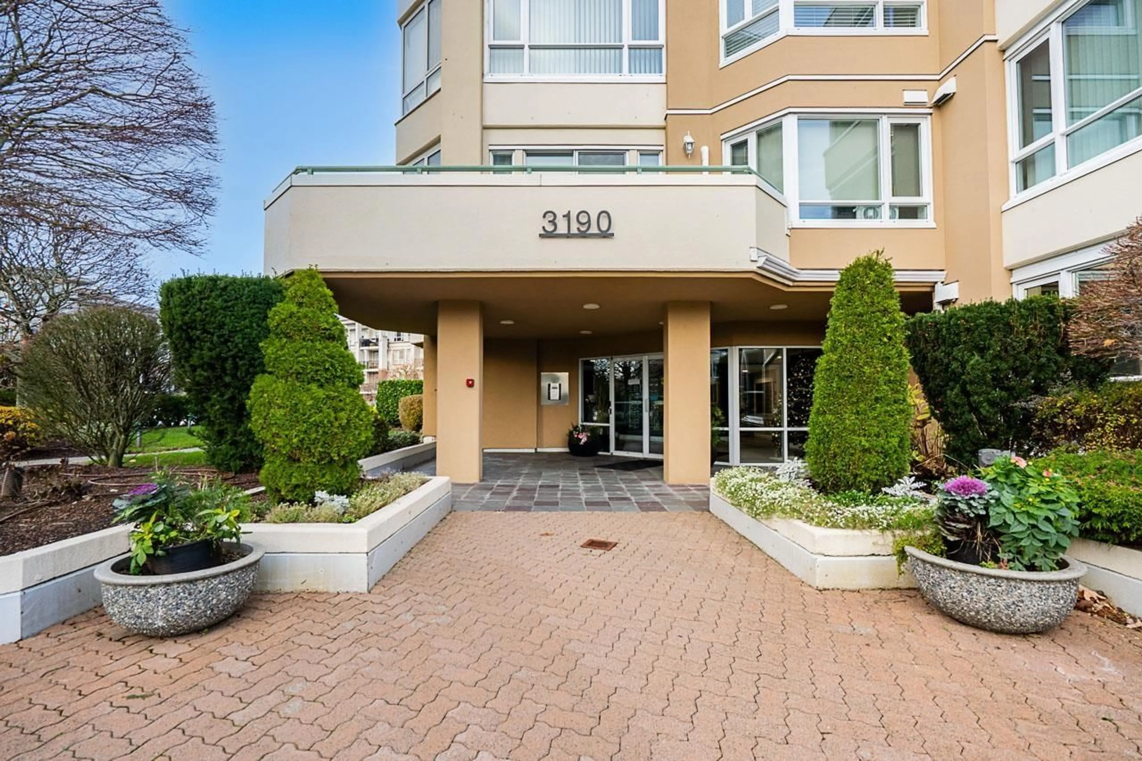 Unknown for 402 - 3190 GLADWIN ROAD, Abbotsford British Columbia V2T5T2