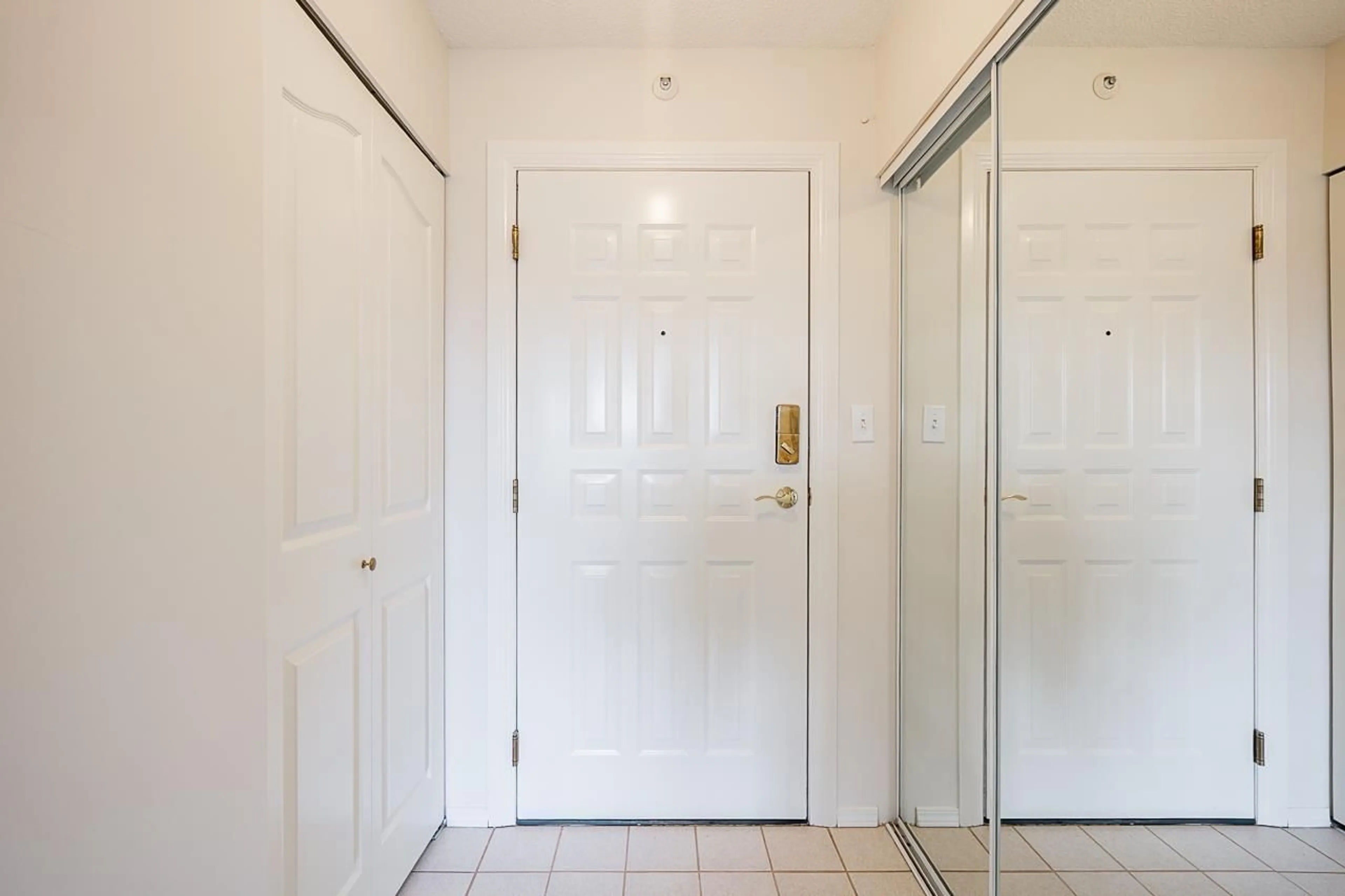 Unknown for 402 - 3190 GLADWIN ROAD, Abbotsford British Columbia V2T5T2