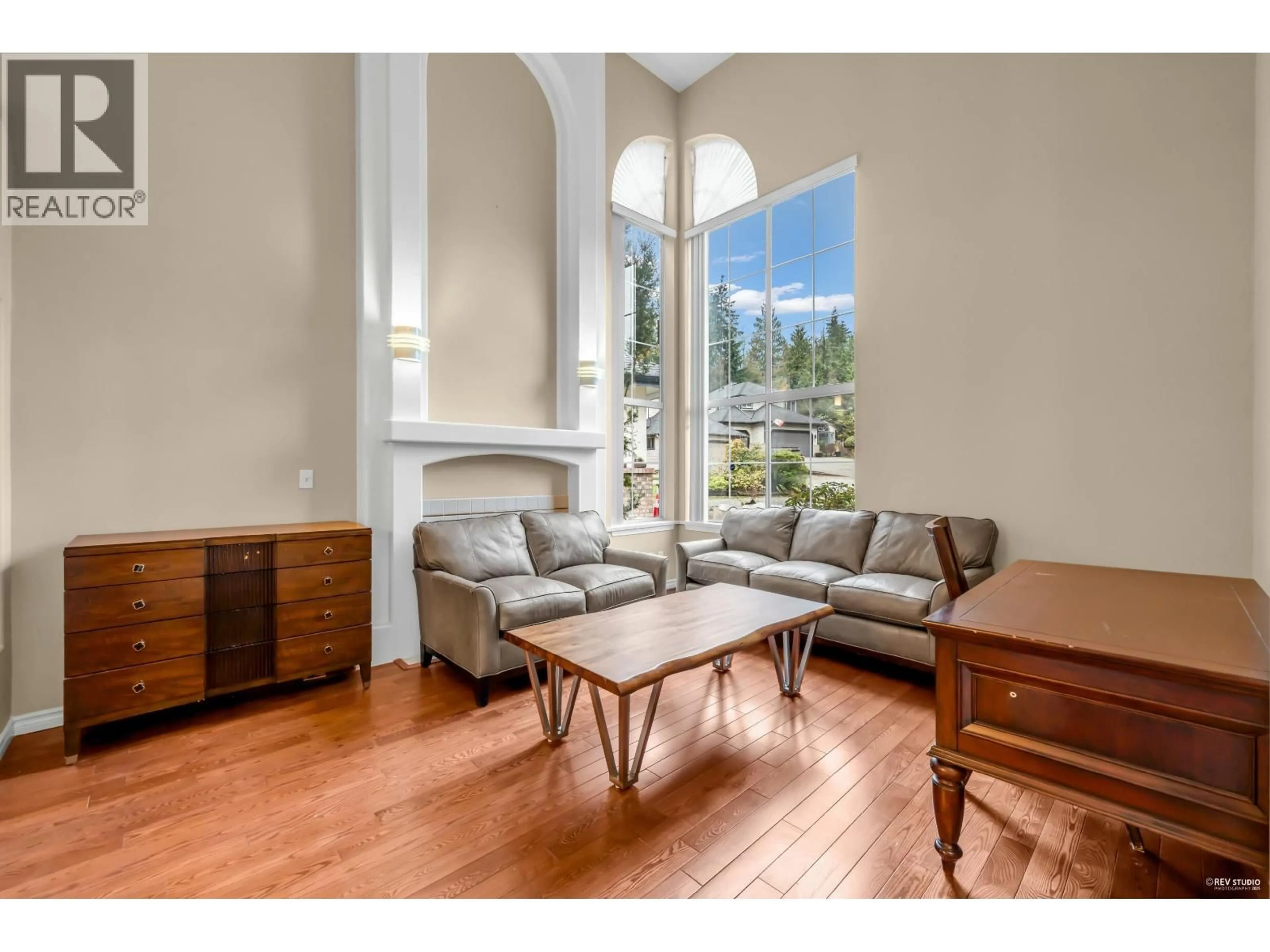 Living room with furniture, unknown for 2806 SILVERBERRY COURT, Coquitlam British Columbia V3E2S7