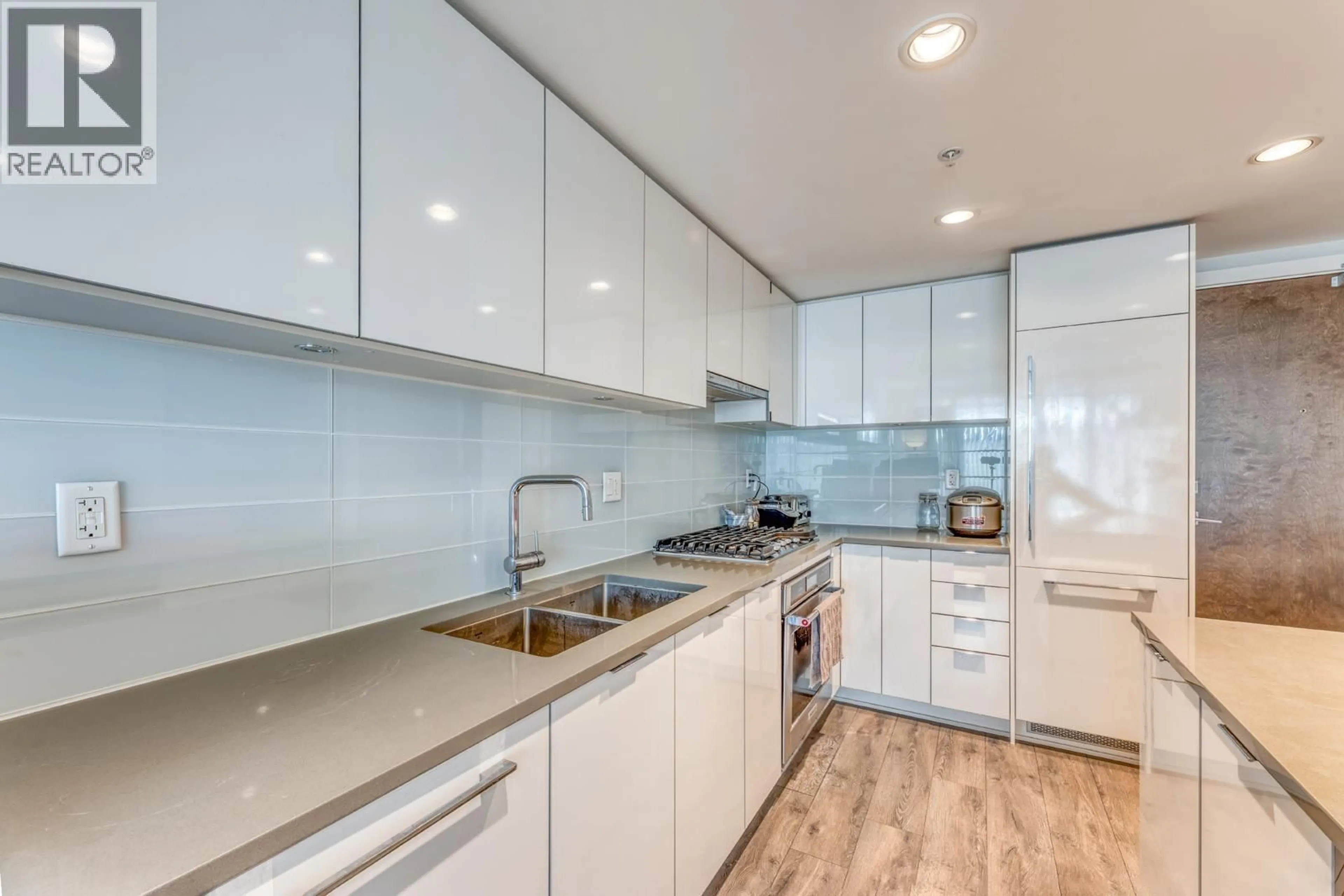 Standard kitchen, unknown for 603 - 2388 MADISON AVENUE, Burnaby British Columbia V5C0K8