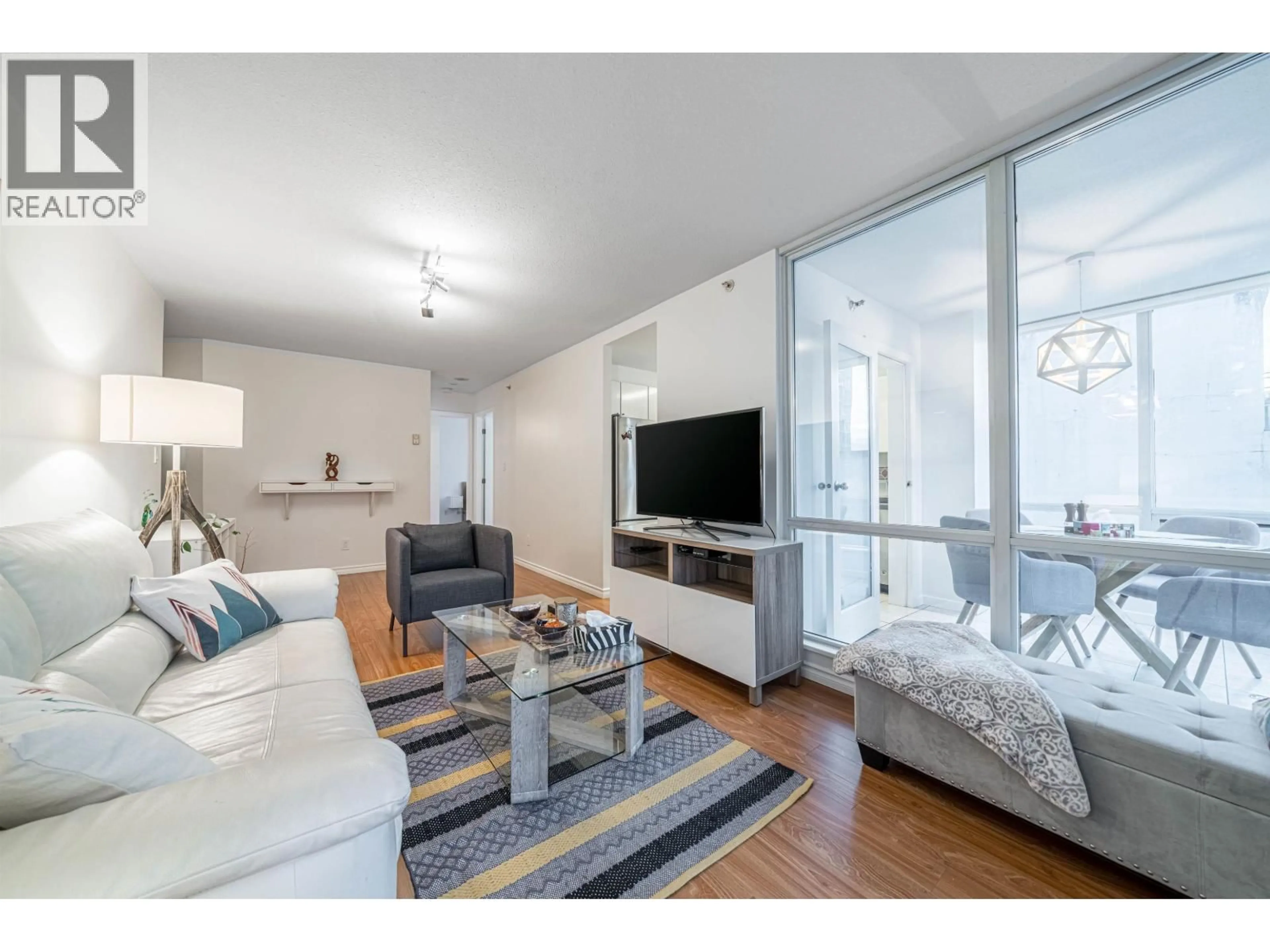 Living room with furniture, unknown for 903 - 1166 MELVILLE STREET, Vancouver British Columbia V6E4P6