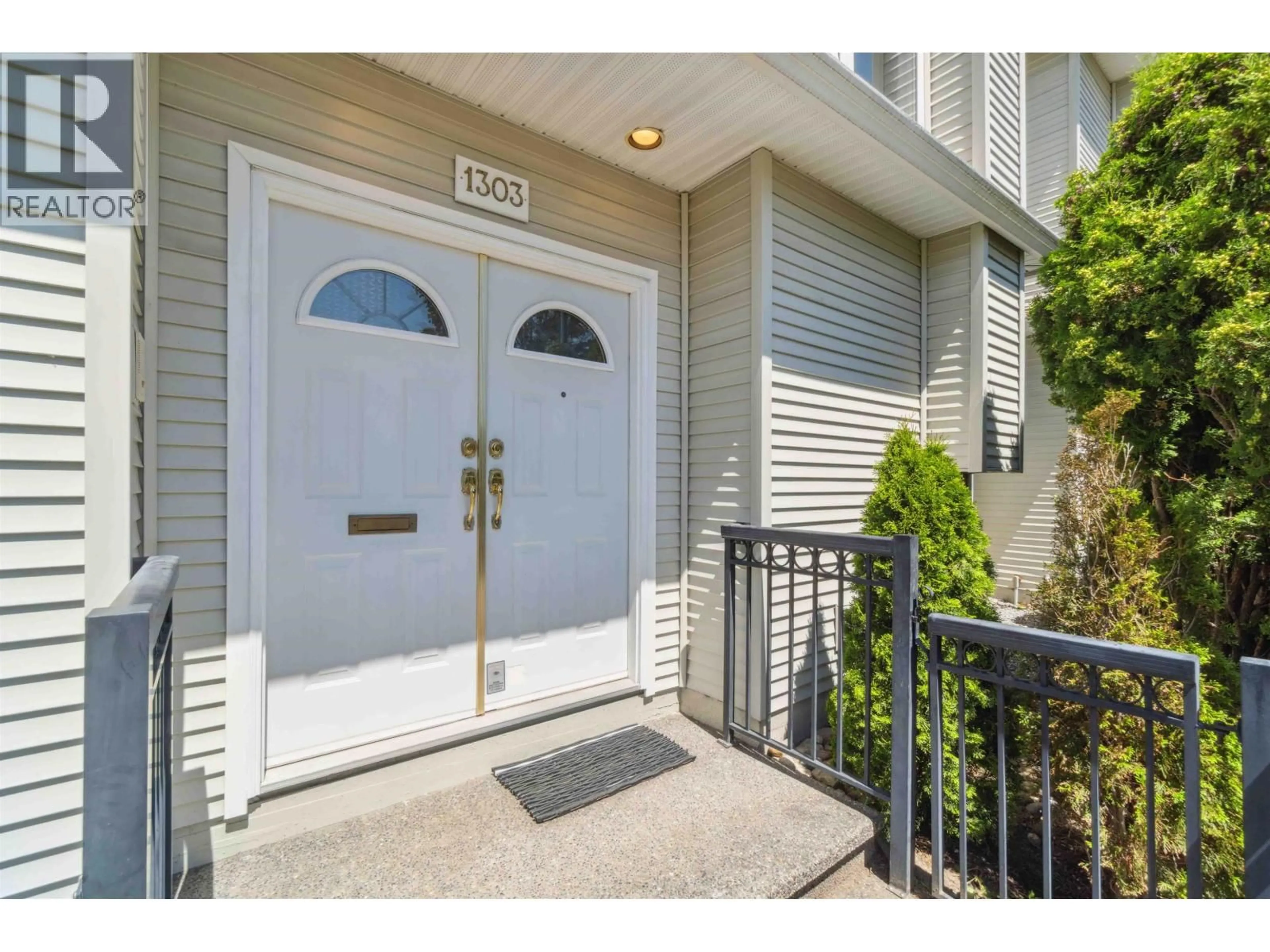 Indoor entryway for 1303 67TH AVENUE, Vancouver British Columbia V6P2T3