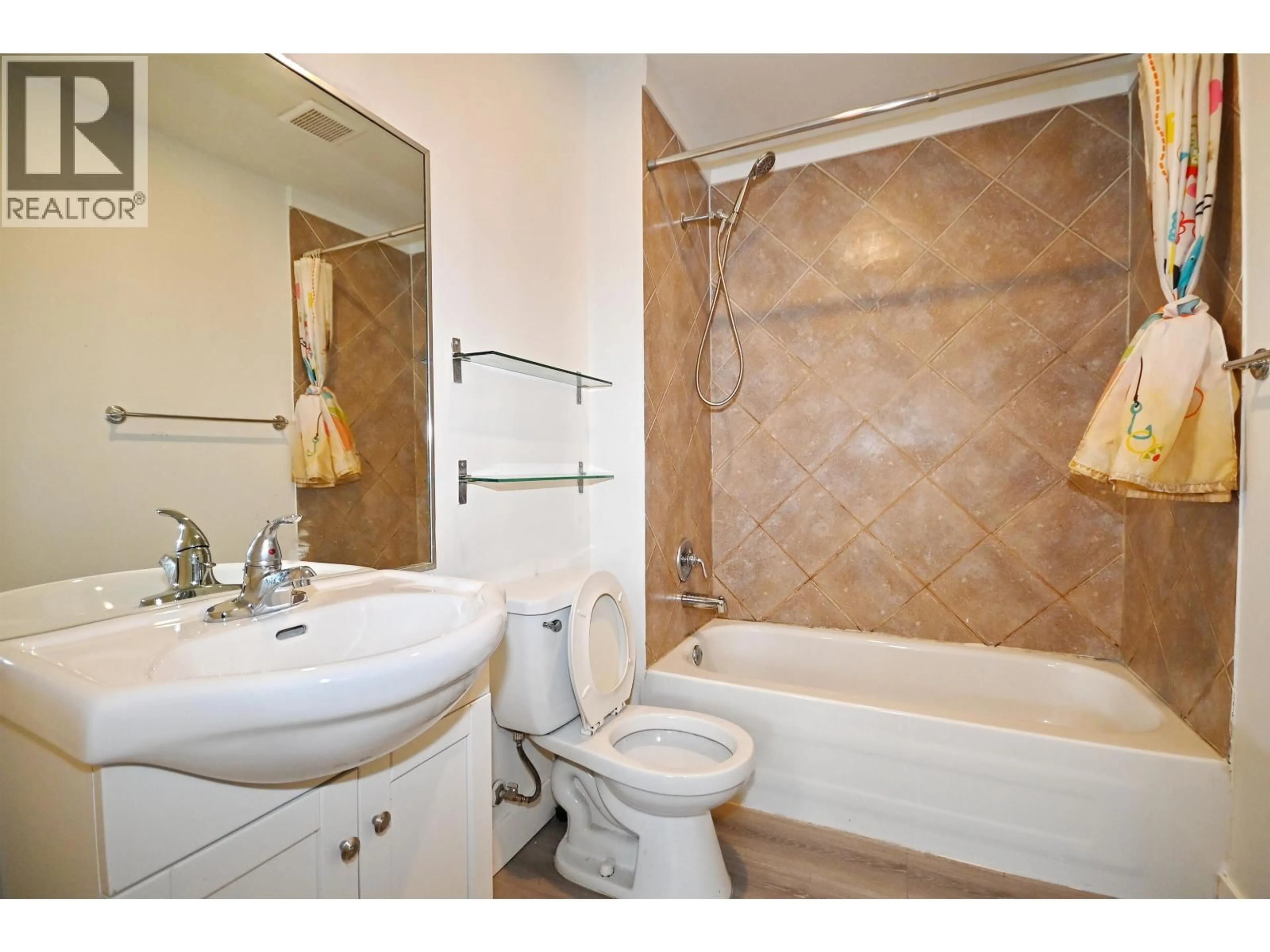 Standard bathroom, ceramic/tile floor for 7531 GILBERT ROAD, Richmond British Columbia V7C3W6