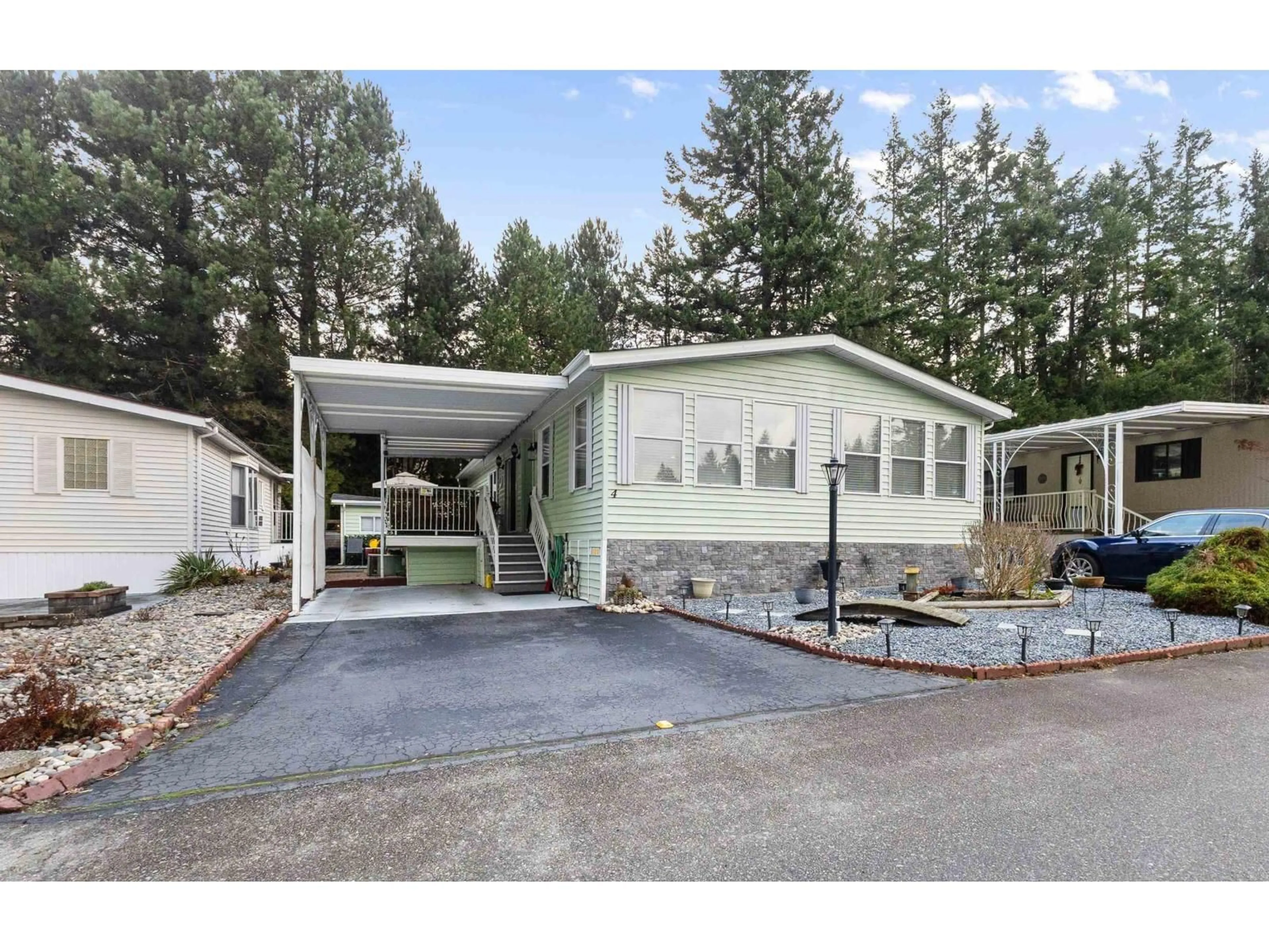 Home with vinyl exterior material, mountain view for 4 - 2315 198 STREET, Langley British Columbia V2Z1Z1