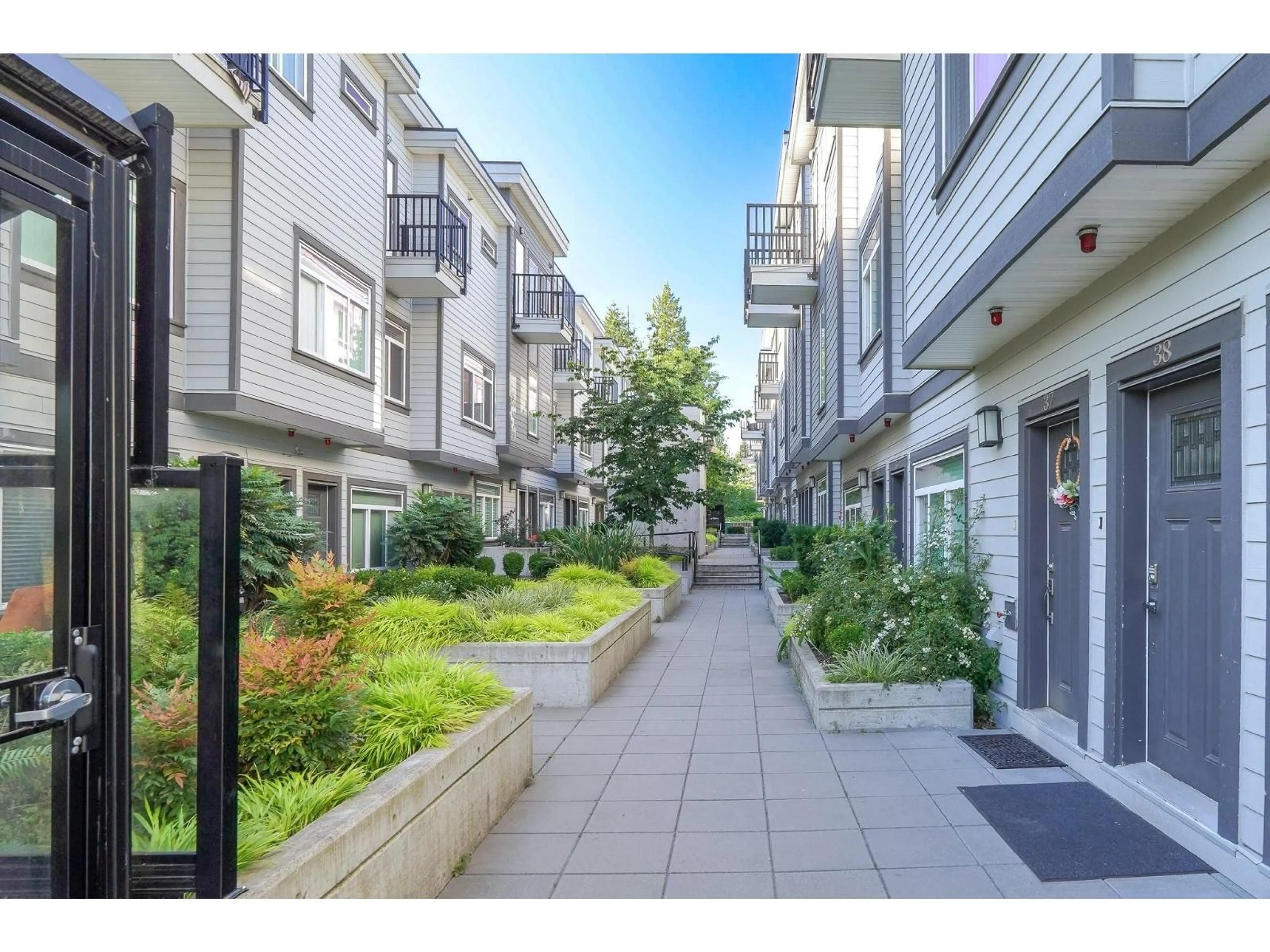 Patio, street for 38 - 7247 140 STREET, Surrey British Columbia V3W1K8