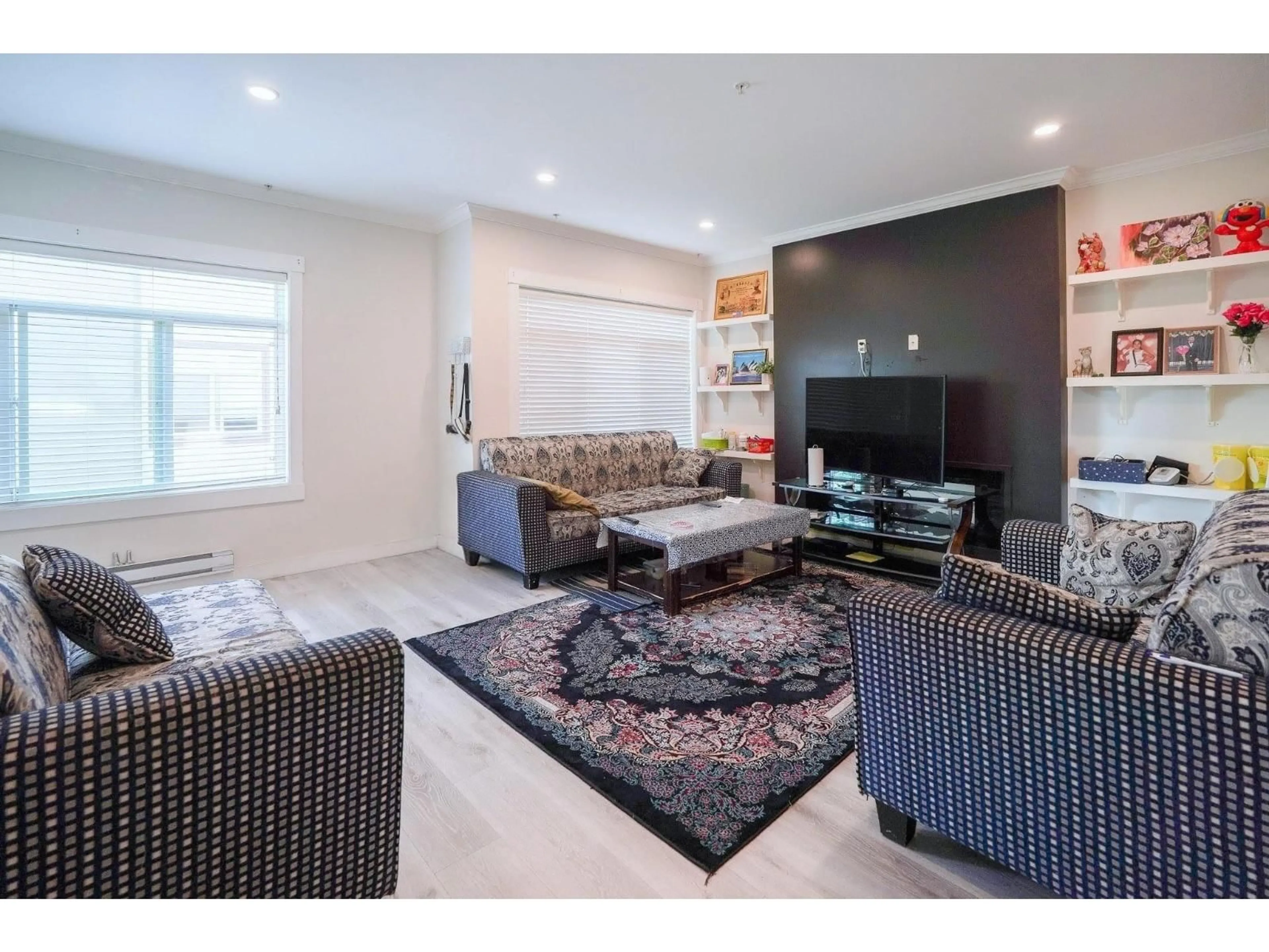 Living room with furniture, unknown for 38 - 7247 140 STREET, Surrey British Columbia V3W1K8