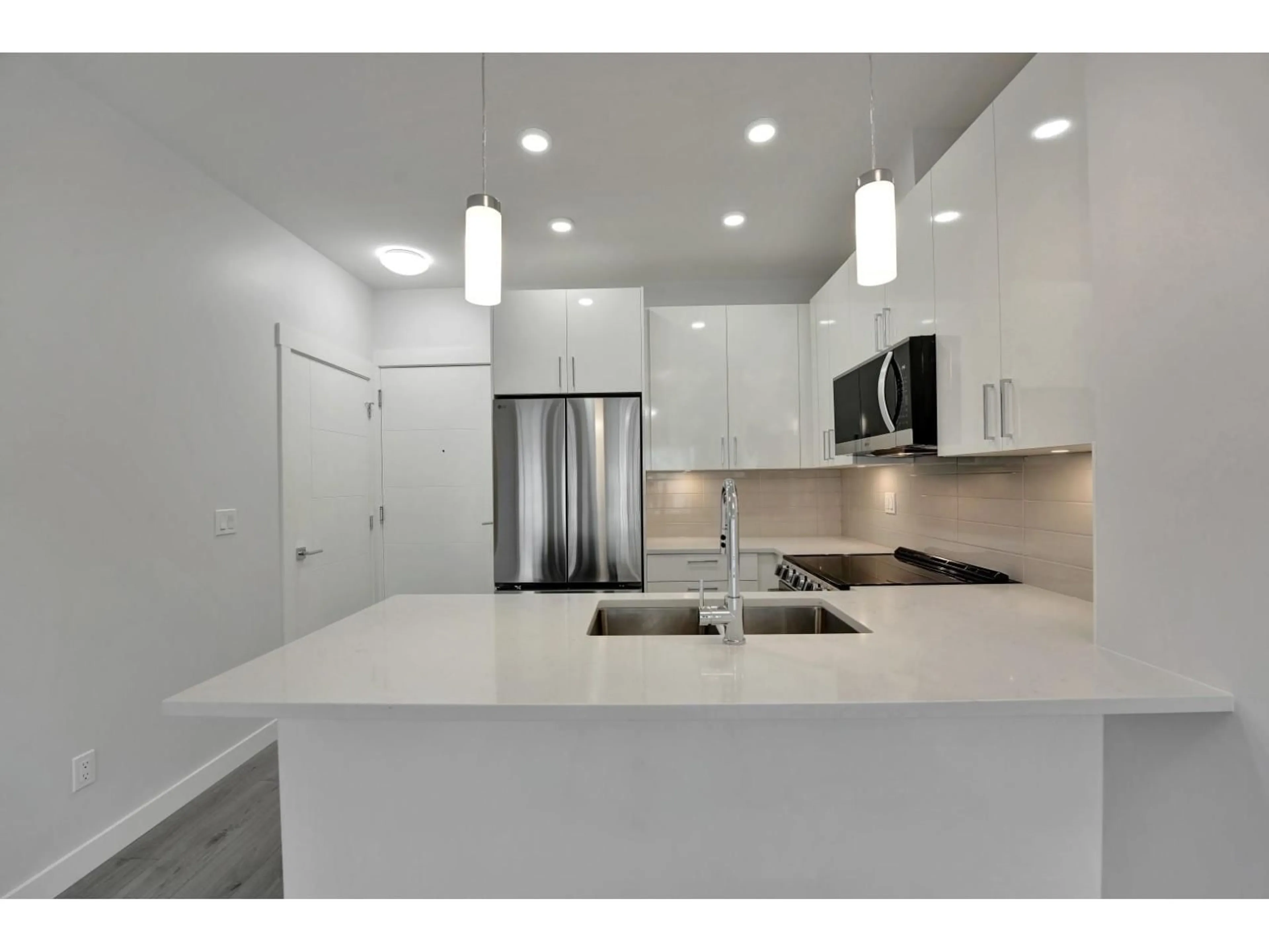 Open concept kitchen, unknown for 507 - 33886 PINE STREET, Abbotsford British Columbia V0V0V0
