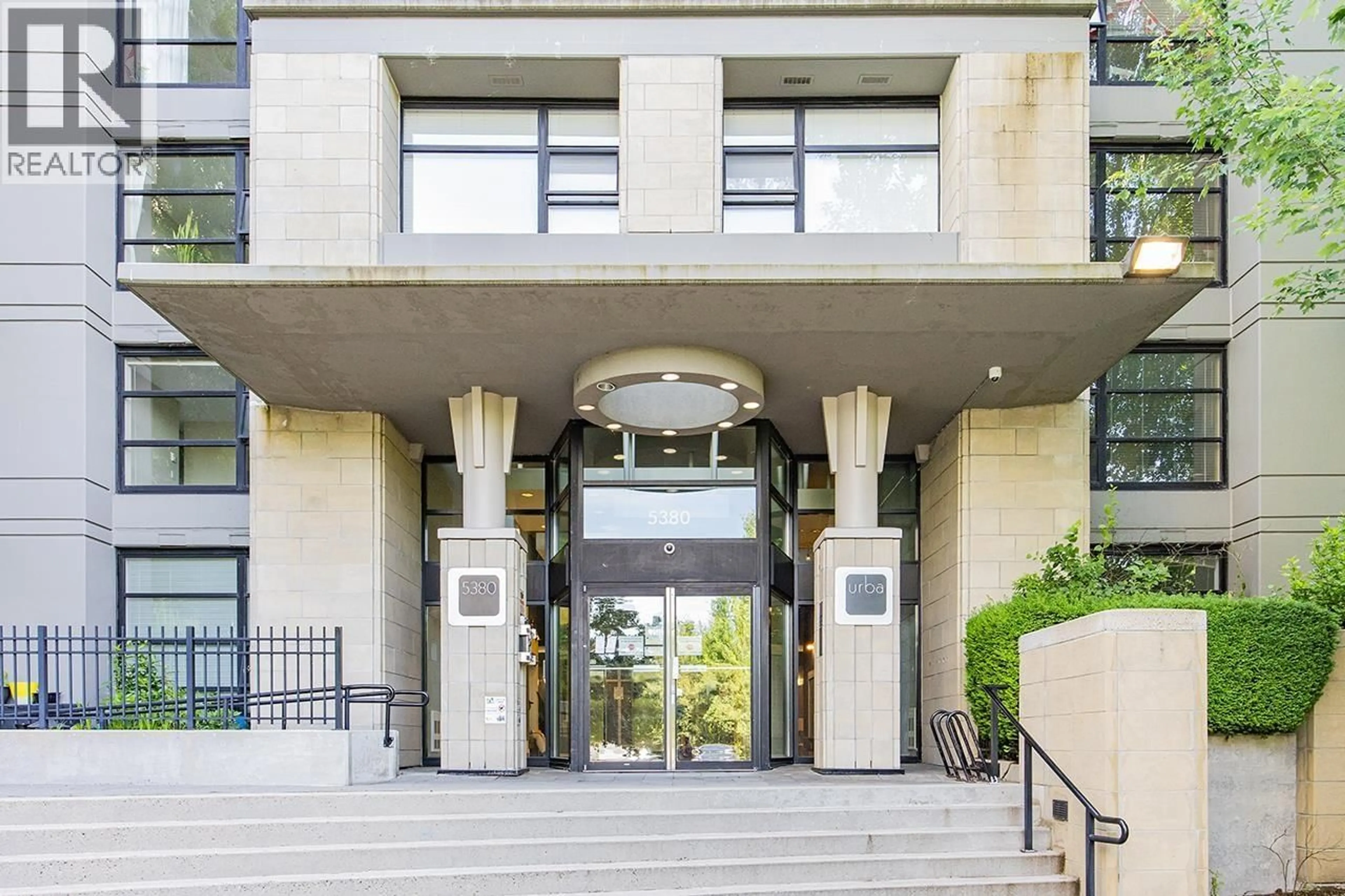 Indoor foyer for 2005 - 5380 OBEN STREET, Vancouver British Columbia V5R6H7
