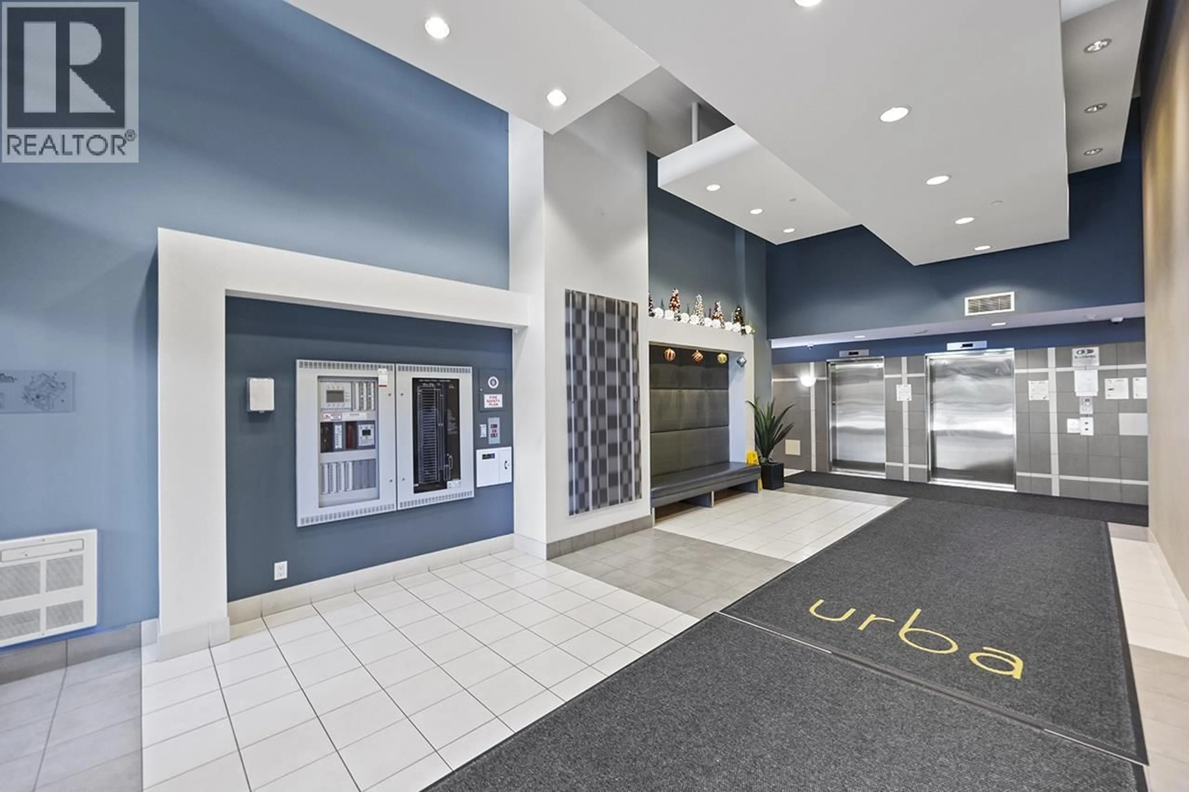 Indoor foyer for 2005 - 5380 OBEN STREET, Vancouver British Columbia V5R6H7