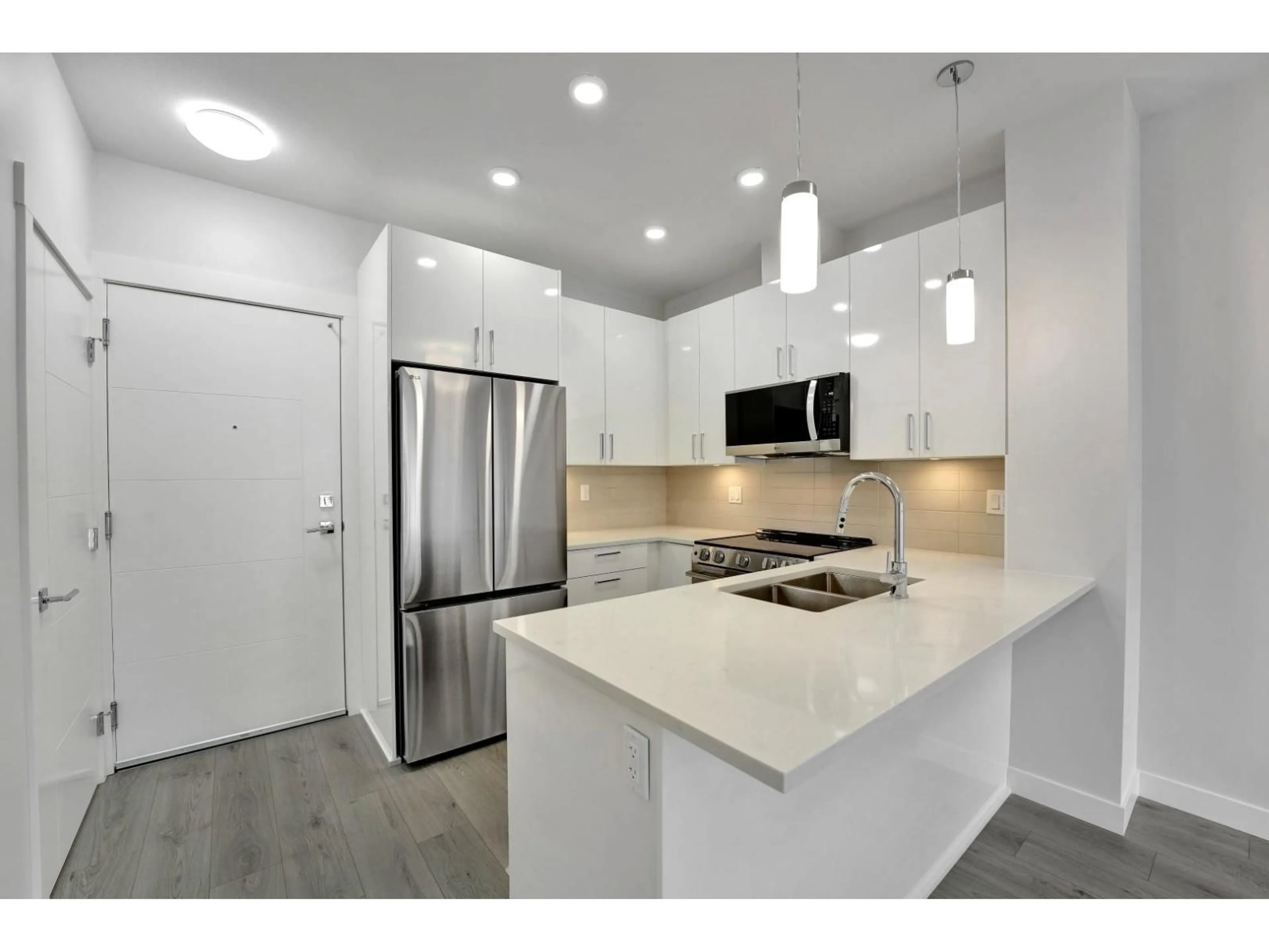 Open concept kitchen, unknown for 508 - 33886 PINE STREET, Abbotsford British Columbia V0V0V0