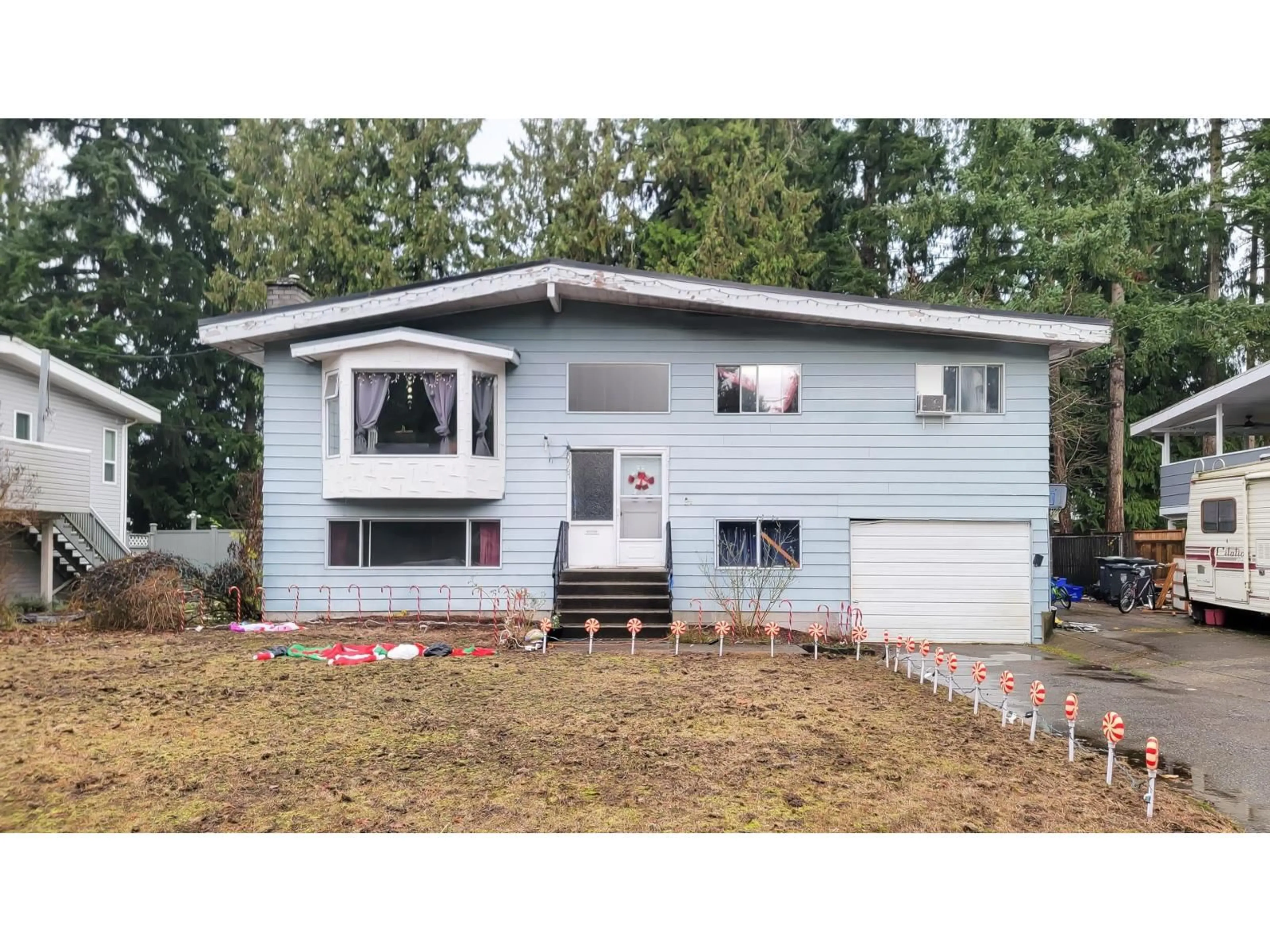 Home with vinyl exterior material, unknown for 20567 42 AVENUE, Langley British Columbia V3A3A8