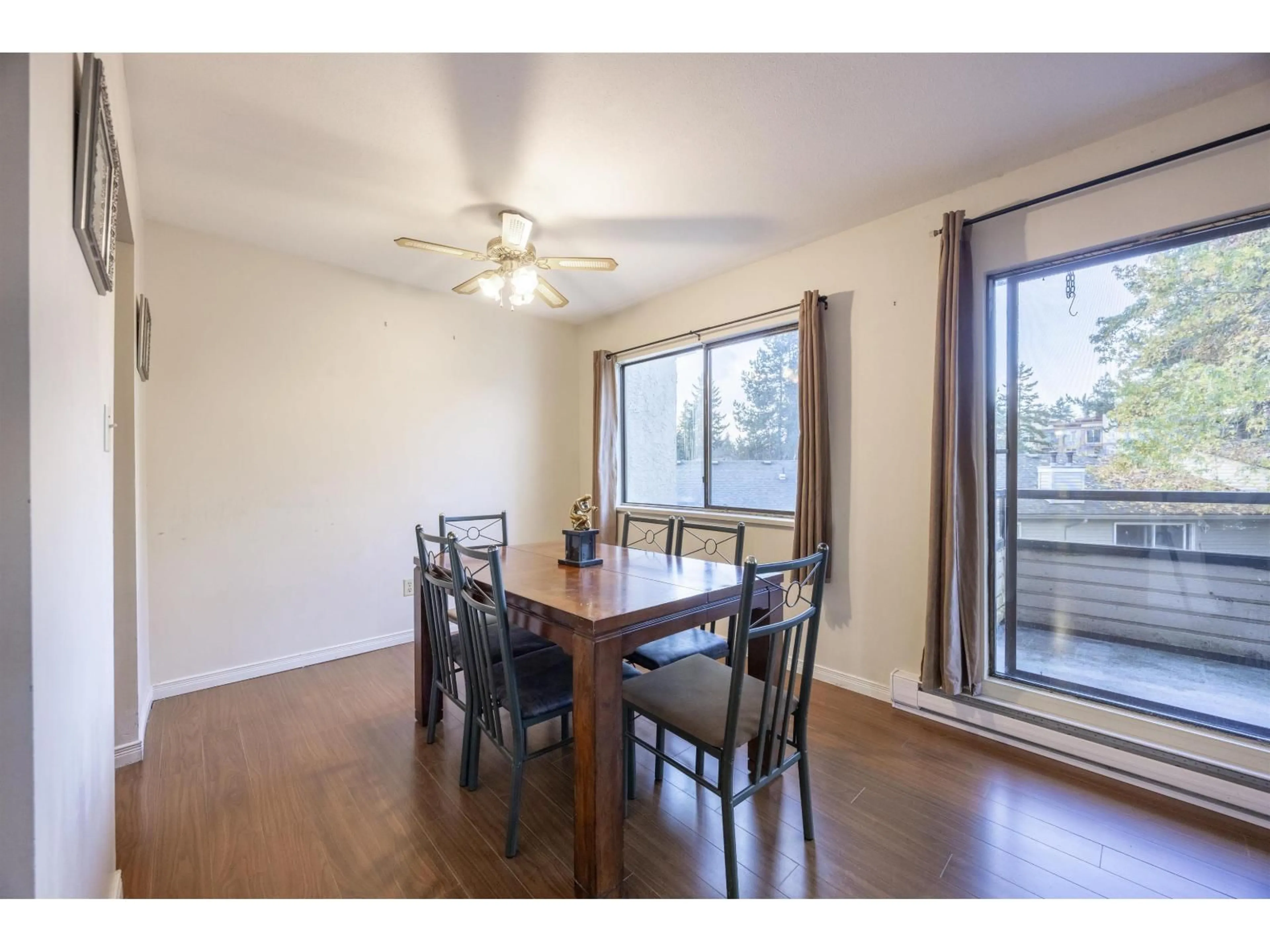 Dining room, wood/laminate floor for 309 - 13344 102A AVENUE, Surrey British Columbia V3T5J7