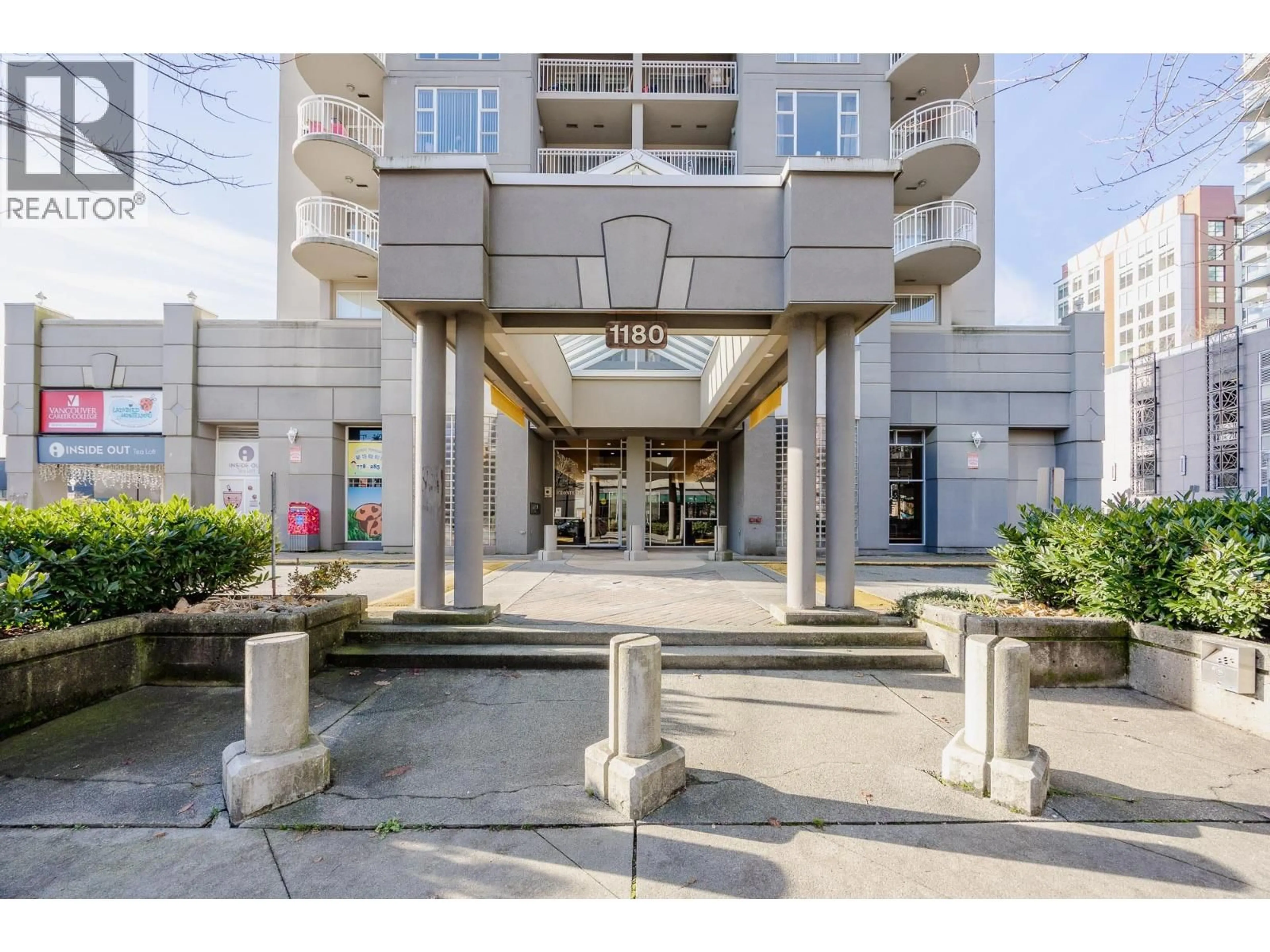 Indoor foyer for PH1 - 1180 PINETREE WAY, Coquitlam British Columbia V3B7L2