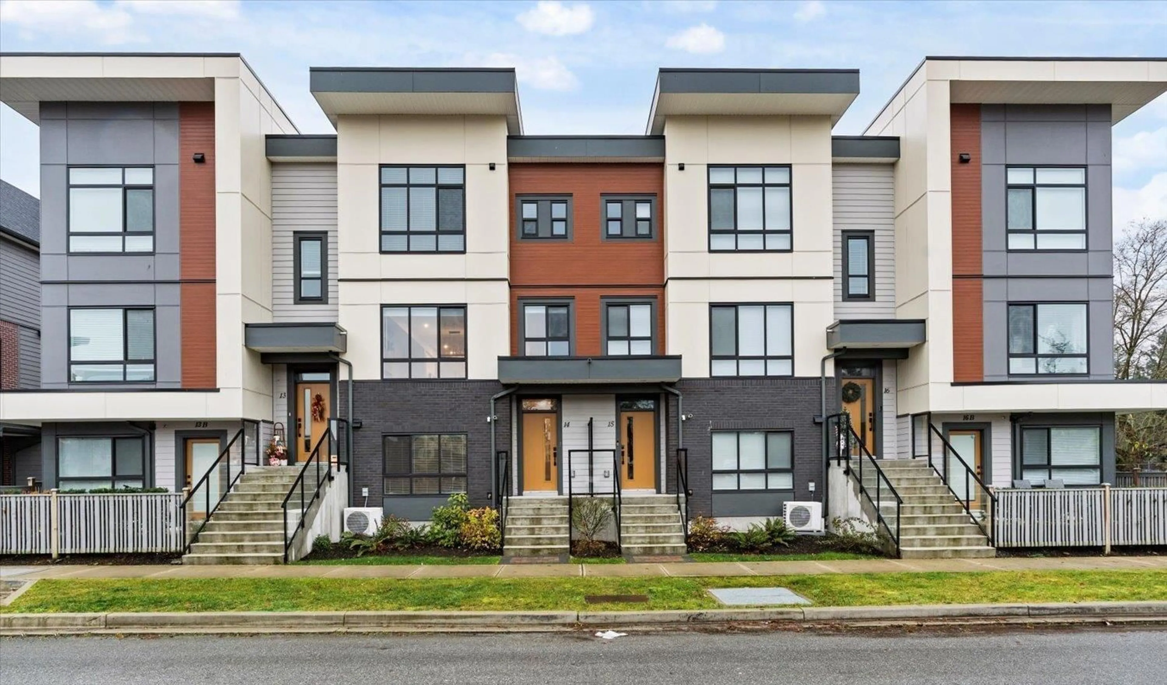 Home with brick exterior material, street for 14 - 45500 CAMPUS DRIVE, Chilliwack British Columbia V2R6E9