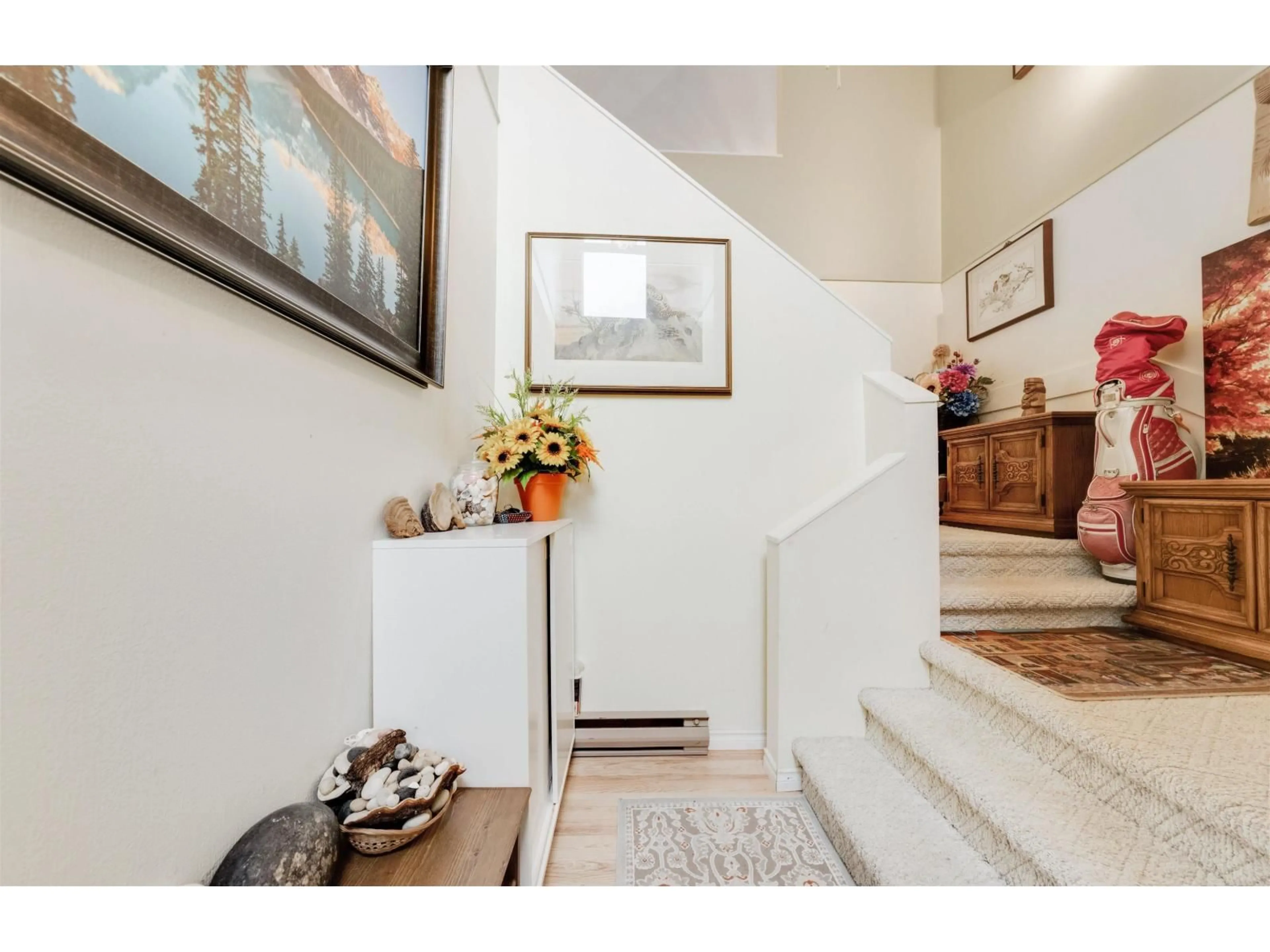 Indoor entryway for 20 - 14850 100 AVENUE, Surrey British Columbia V3R9M4