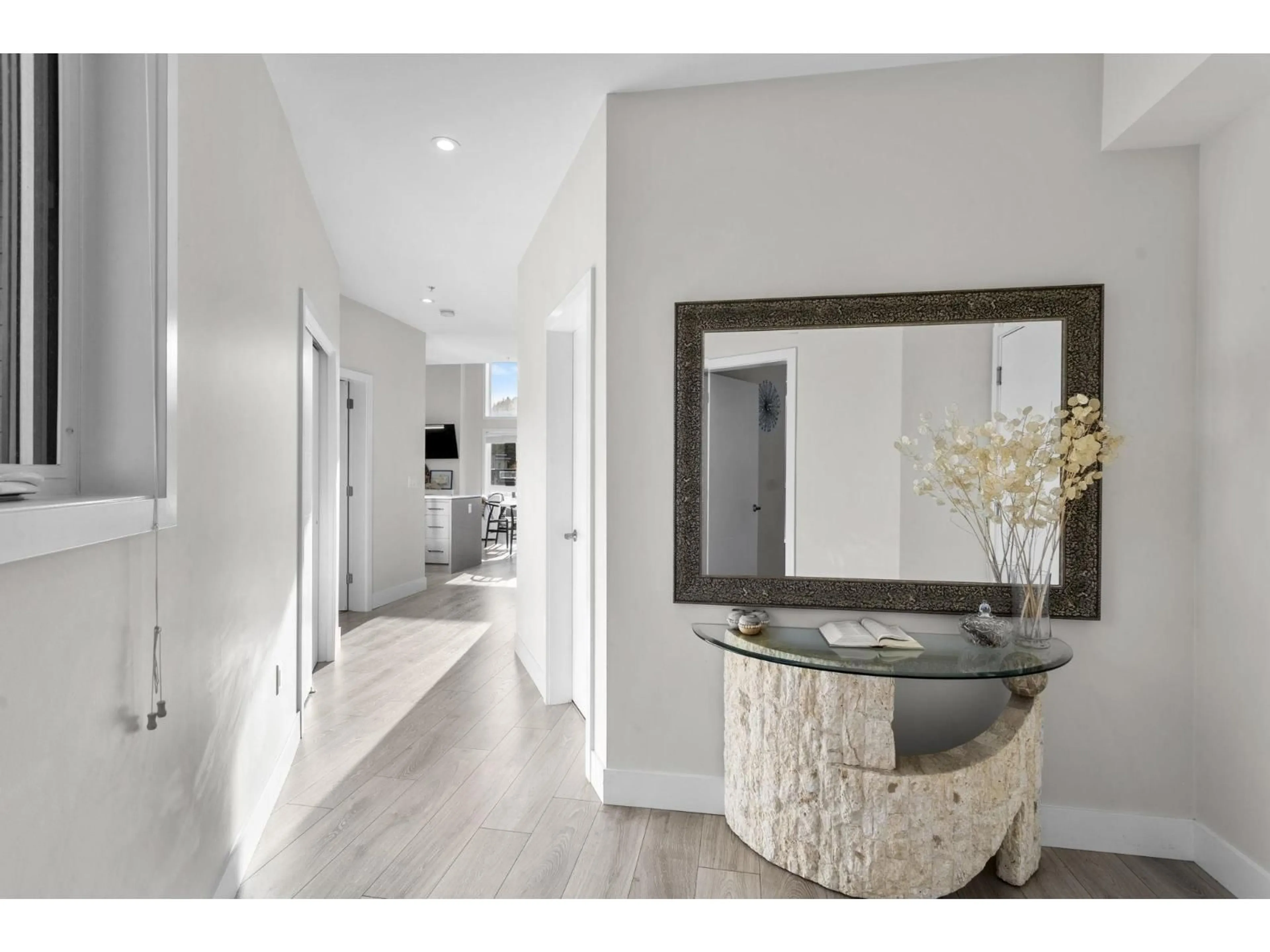 Contemporary bathroom, ceramic/tile floor for 401 - 45500 MARKET WAY, Chilliwack British Columbia V2R6G5