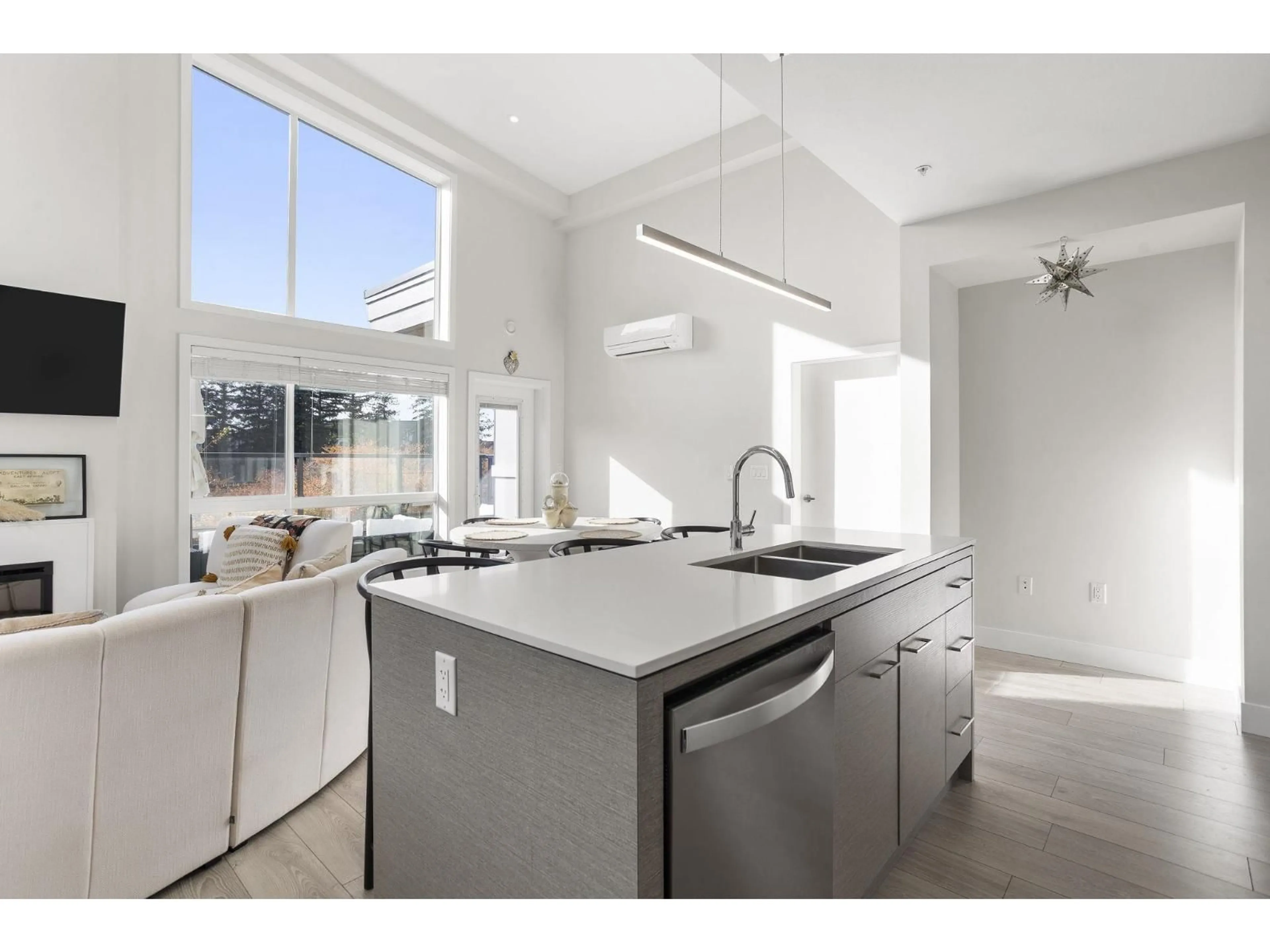 Open concept kitchen, unknown for 401 - 45500 MARKET WAY, Chilliwack British Columbia V2R6G5