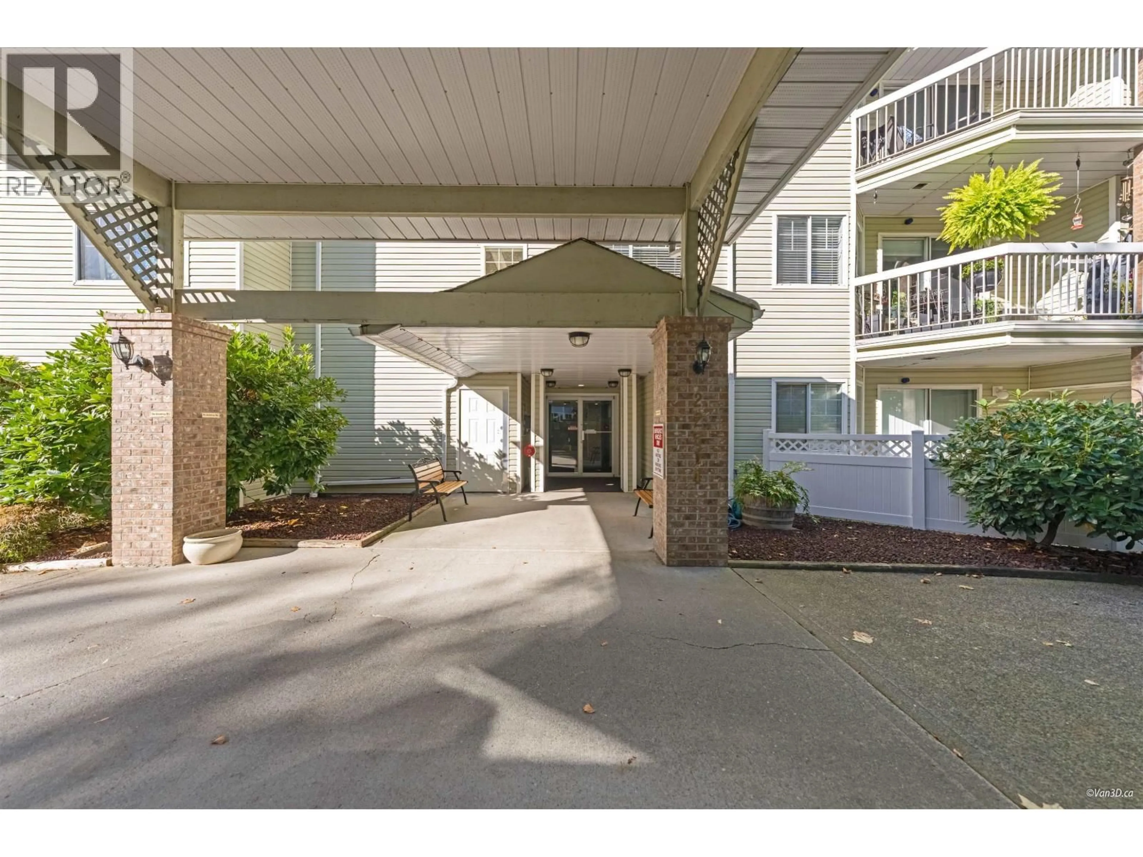 Indoor foyer for 215 - 22514 116TH AVENUE, Maple Ridge British Columbia V2X0N8