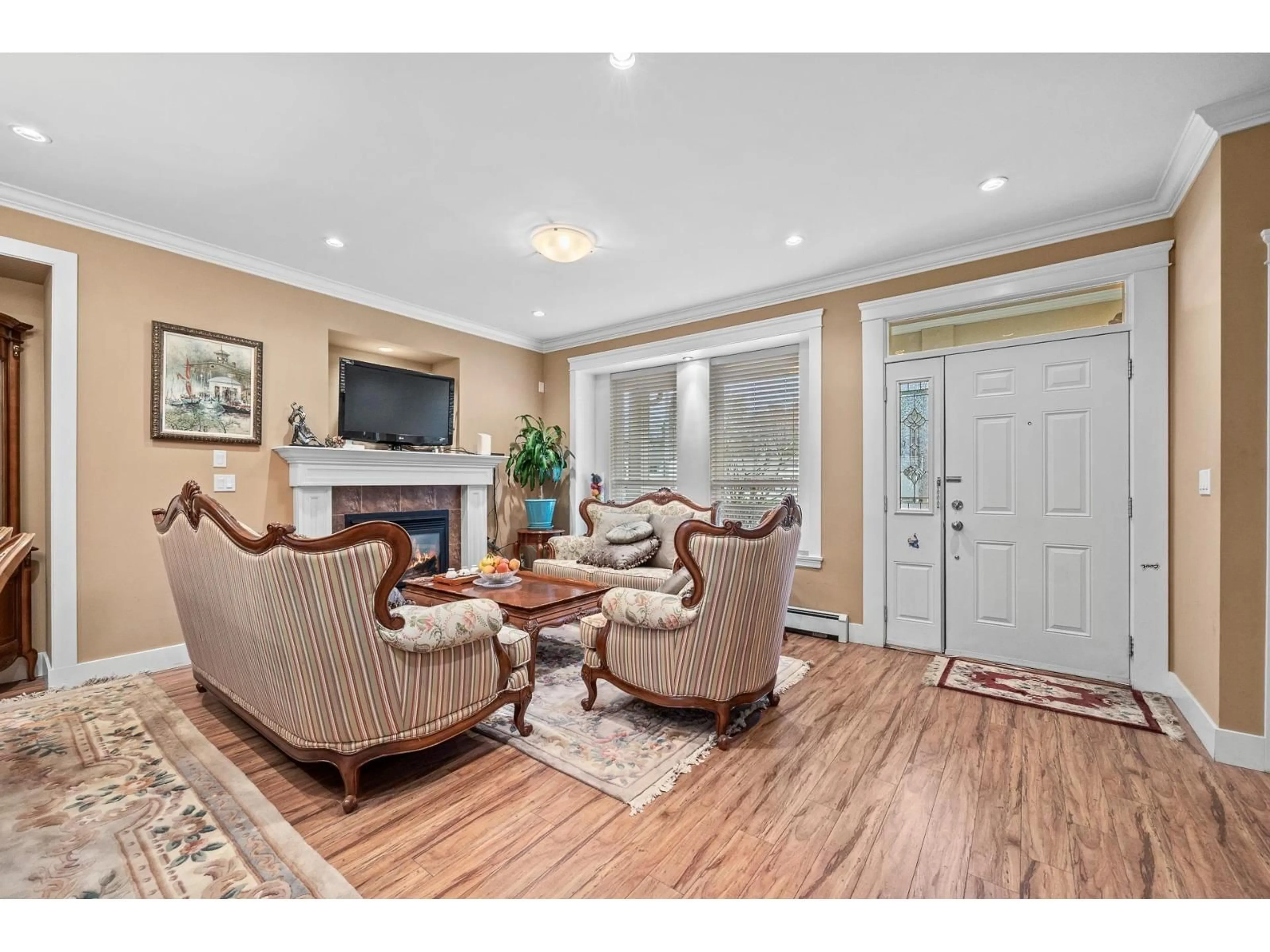 Living room with furniture, wood/laminate floor for 13145 108 AVENUE, Surrey British Columbia V3T2J2