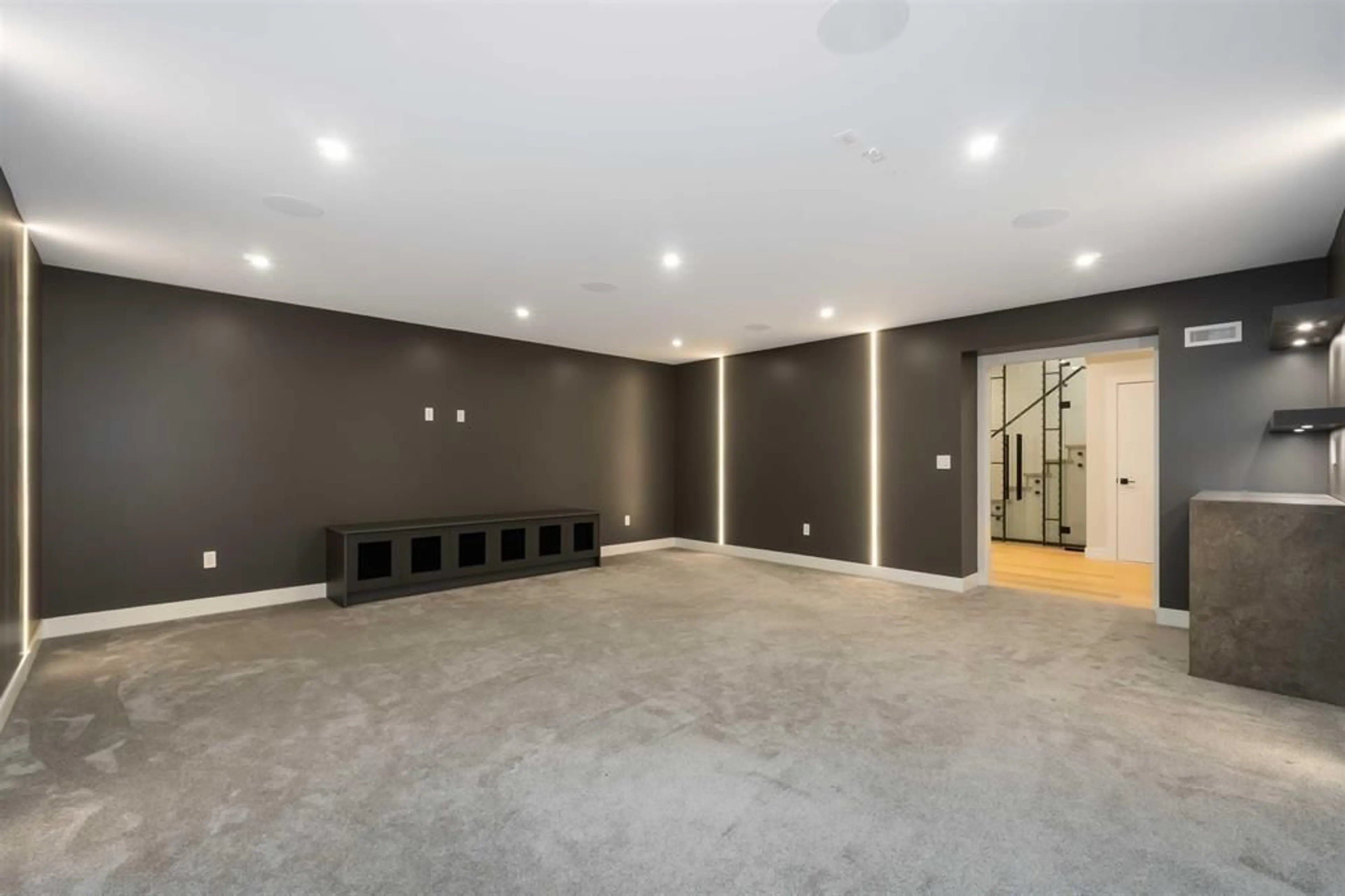 Unknown for 16211 96B AVENUE, Surrey British Columbia V4N5X2