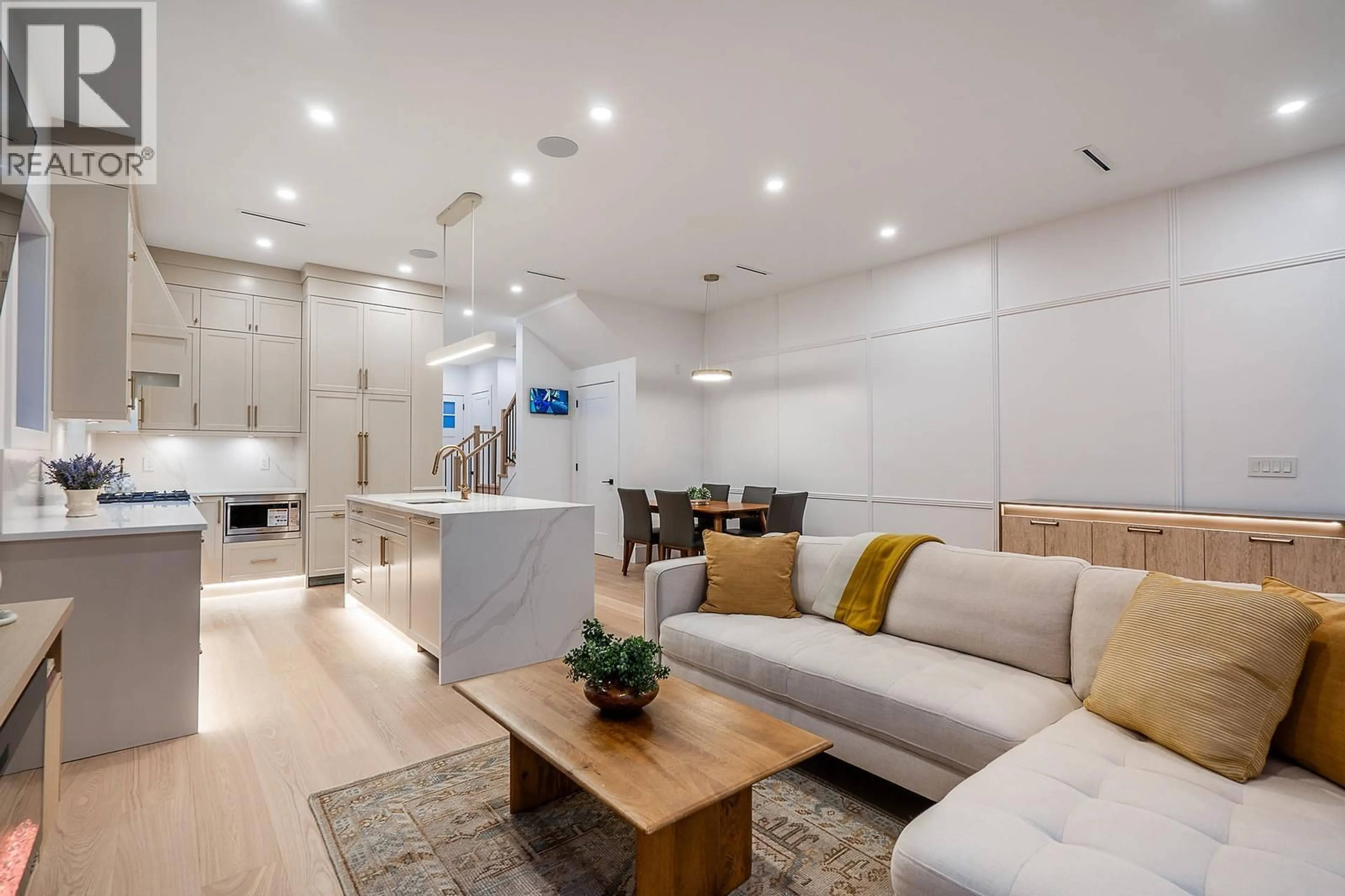 Living room with furniture, unknown for 4557 PARKER STREET, Burnaby British Columbia V5C3E1