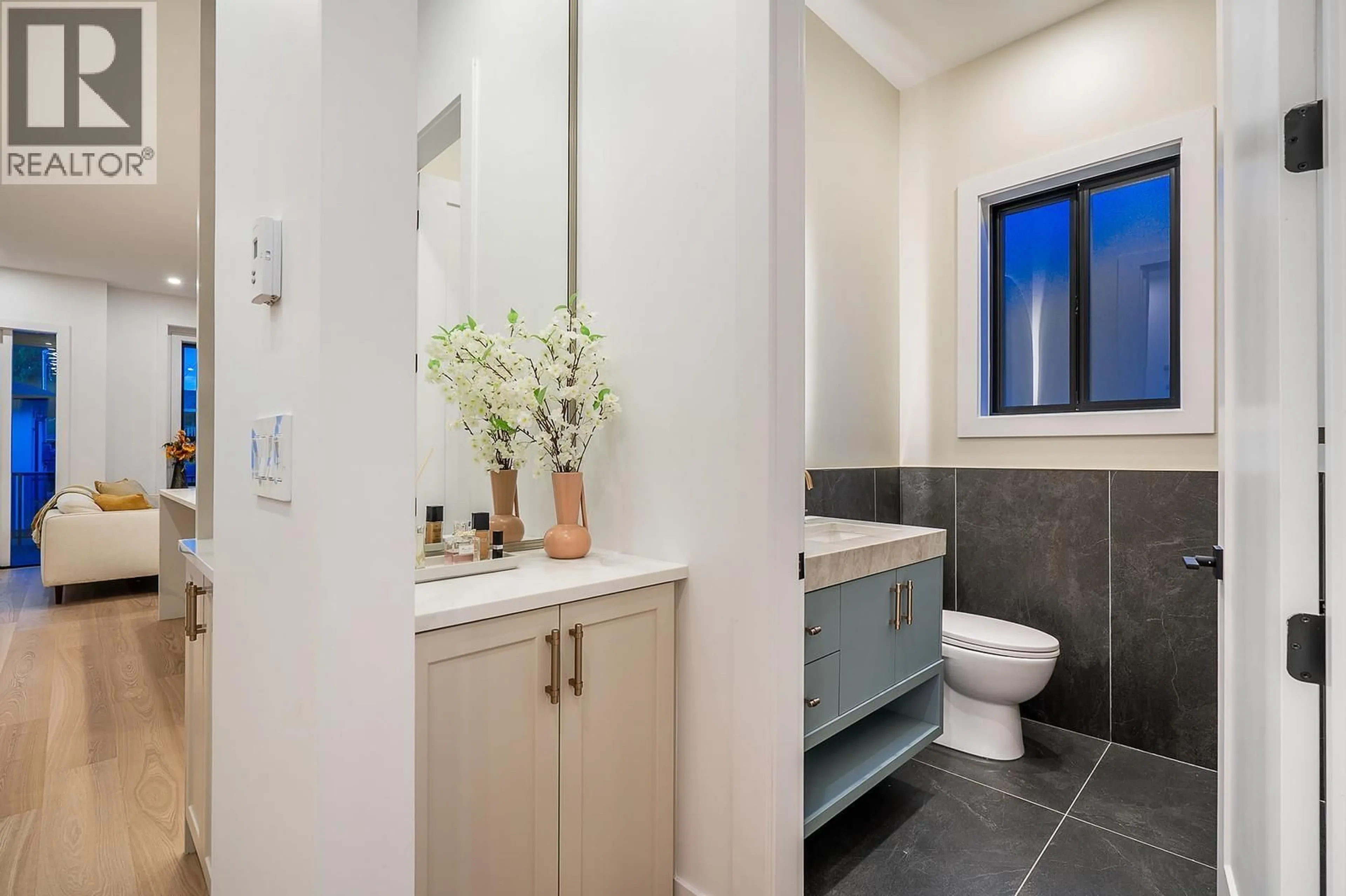 Contemporary bathroom, ceramic/tile floor for 4557 PARKER STREET, Burnaby British Columbia V5C3E1