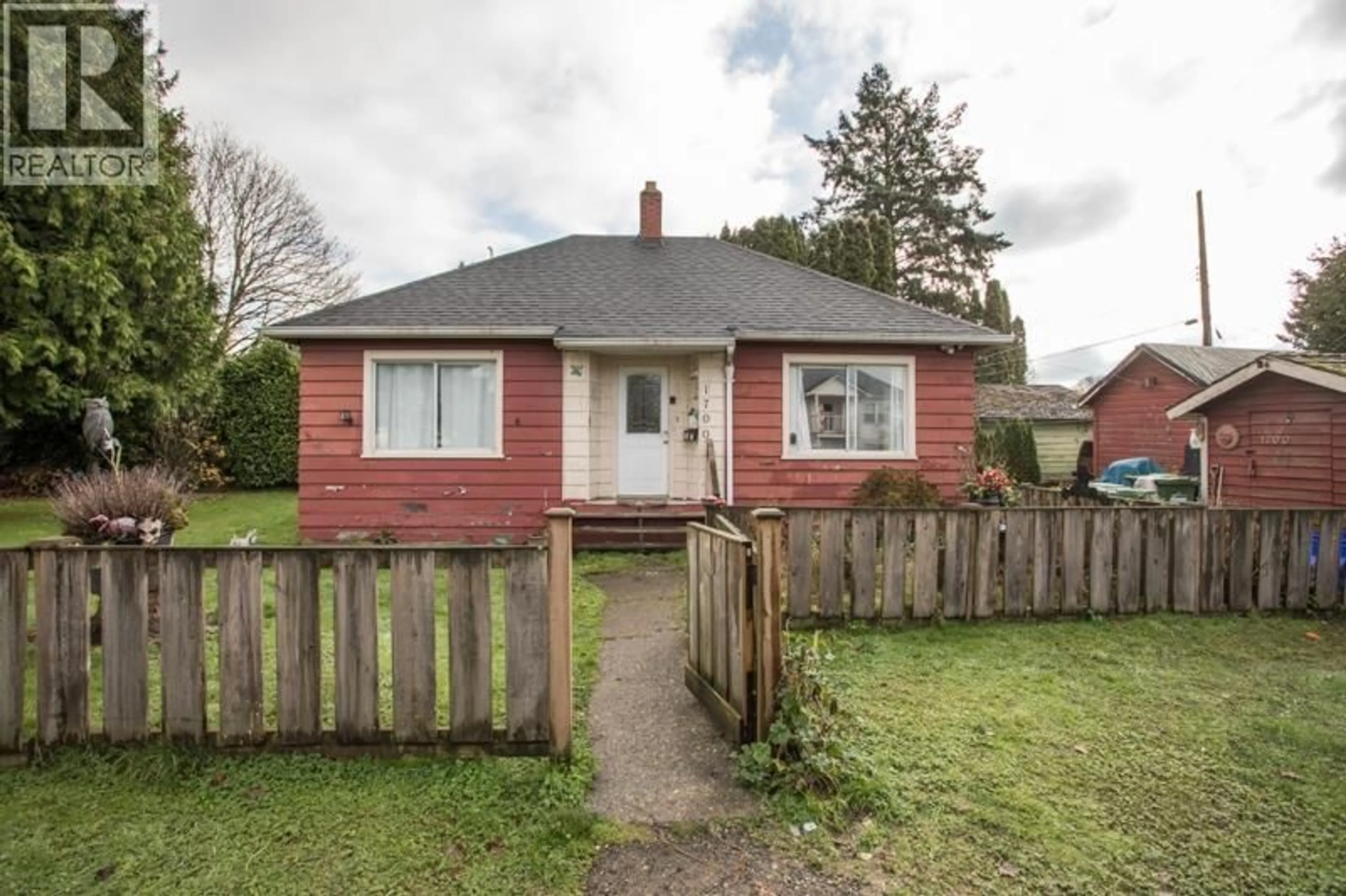 A pic from outside/outdoor area/front of a property/back of a property/a pic from drone, street for 1700 WELLINGTON CRESCENT, Richmond British Columbia V7B1G8