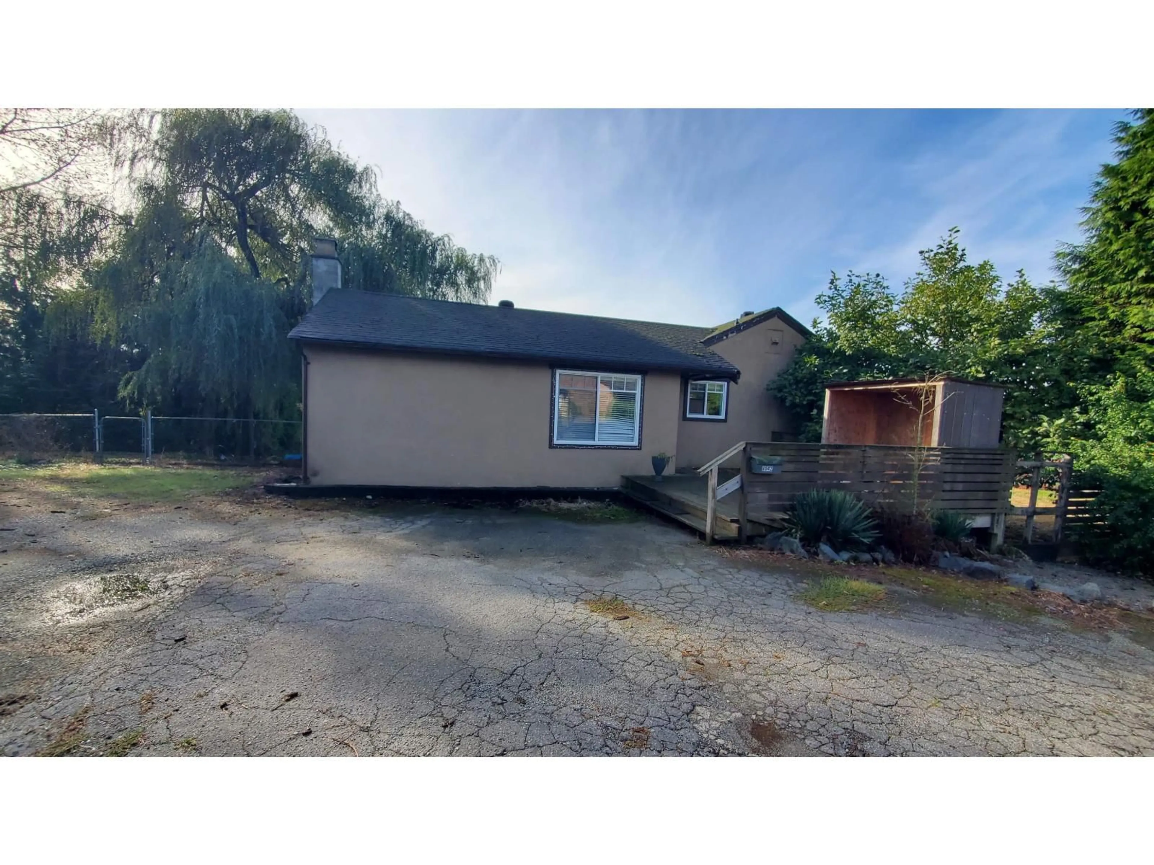 A pic from outside/outdoor area/front of a property/back of a property/a pic from drone, building for 8042 CEDAR STREET, Mission British Columbia V2V3N1