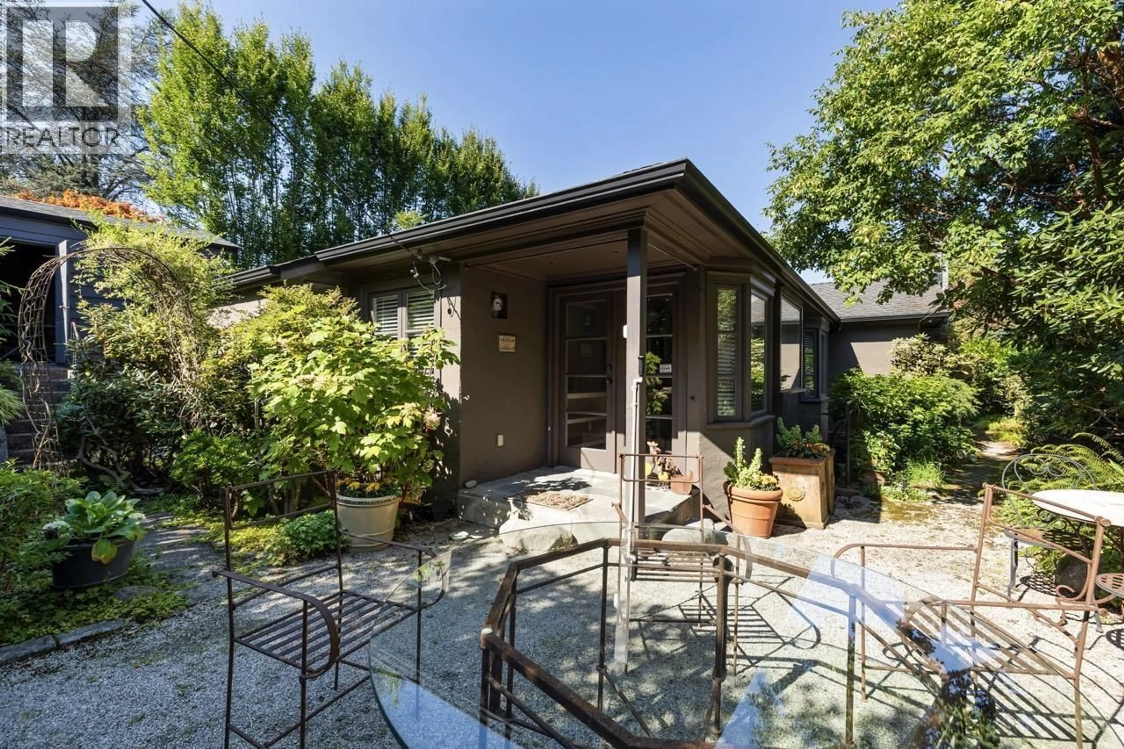 Patio, street for 2533 WALLACE CRESCENT, Vancouver British Columbia V6R3V3