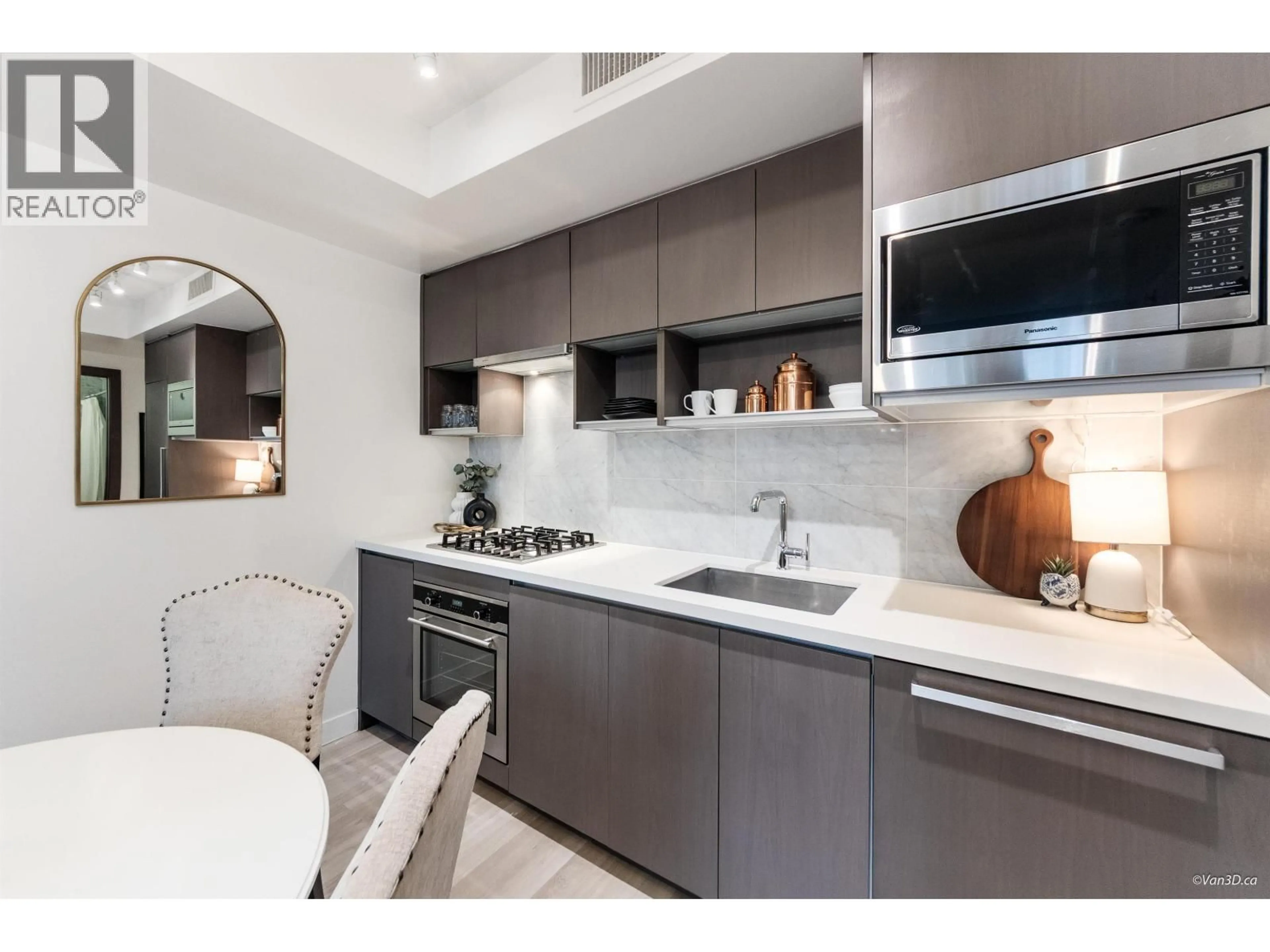 Open concept kitchen, ceramic/tile floor for 912 - 68 SMITHE STREET, Vancouver British Columbia V6B0P4