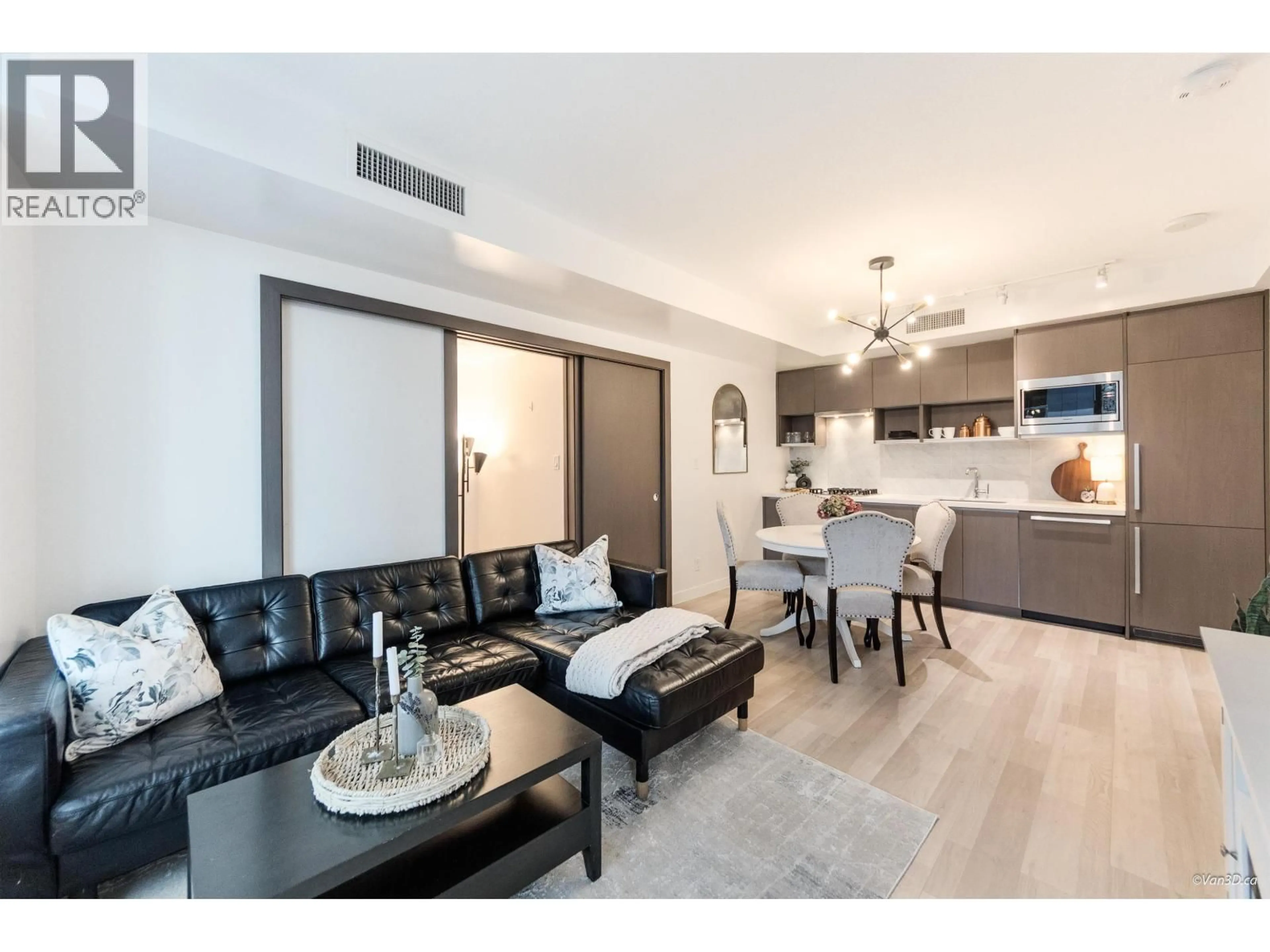 Living room with furniture, wood/laminate floor for 912 - 68 SMITHE STREET, Vancouver British Columbia V6B0P4