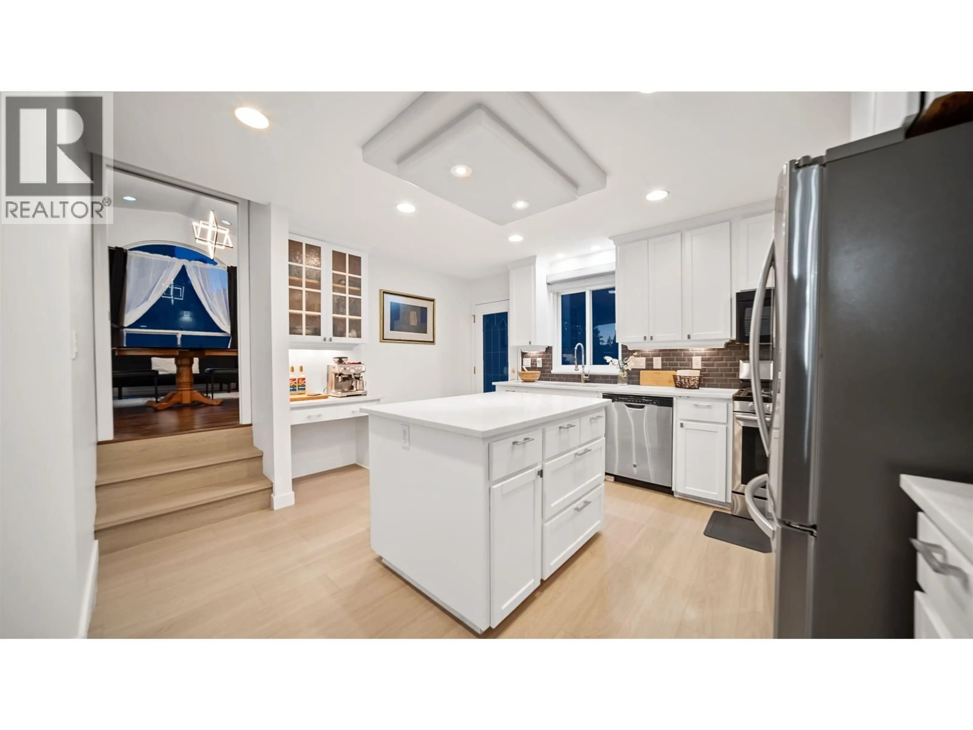 Open concept kitchen, ceramic/tile floor for 21124 GLENWOOD AVENUE, Maple Ridge British Columbia V2X8K5