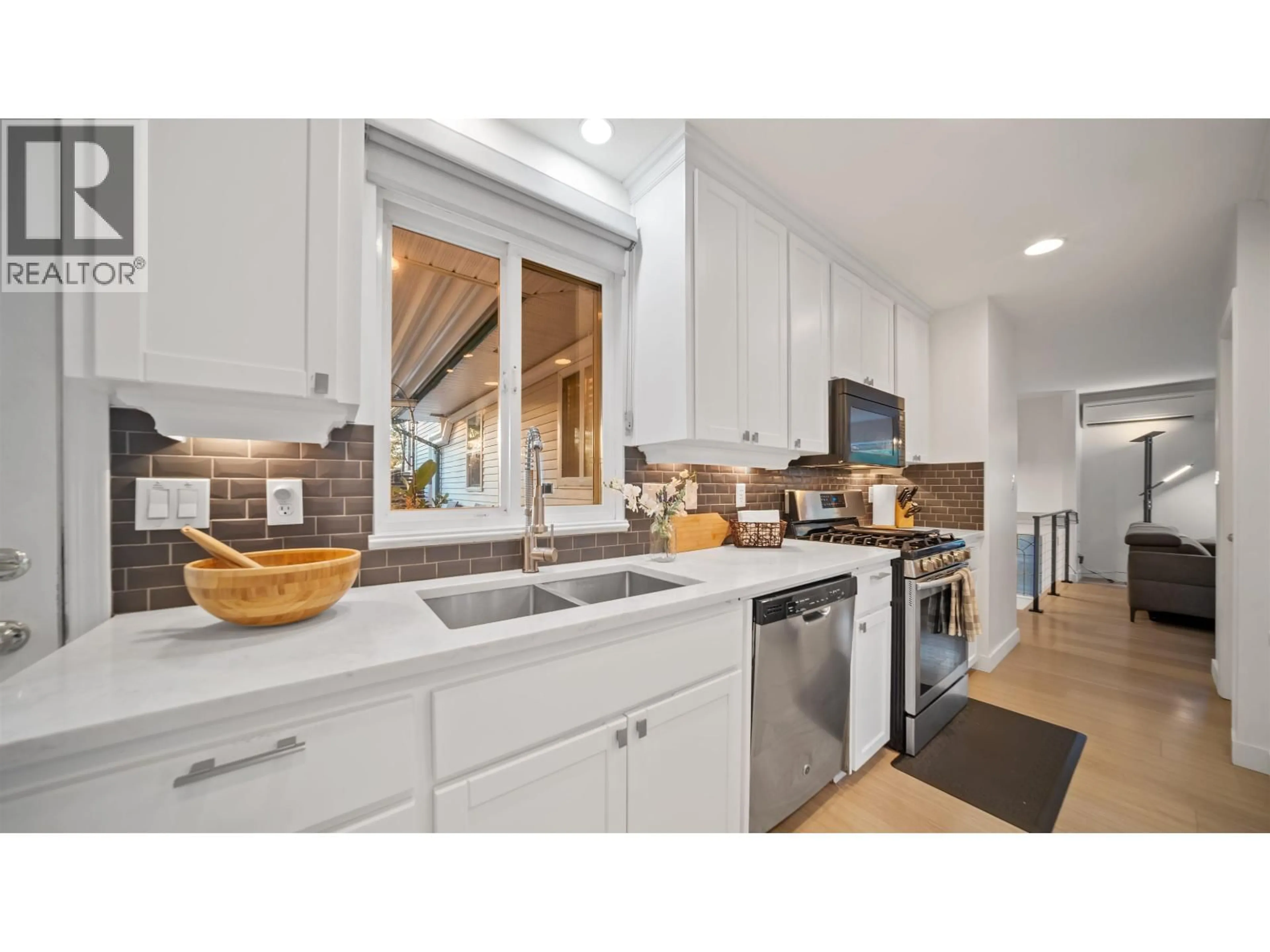 Open concept kitchen, unknown for 21124 GLENWOOD AVENUE, Maple Ridge British Columbia V2X8K5