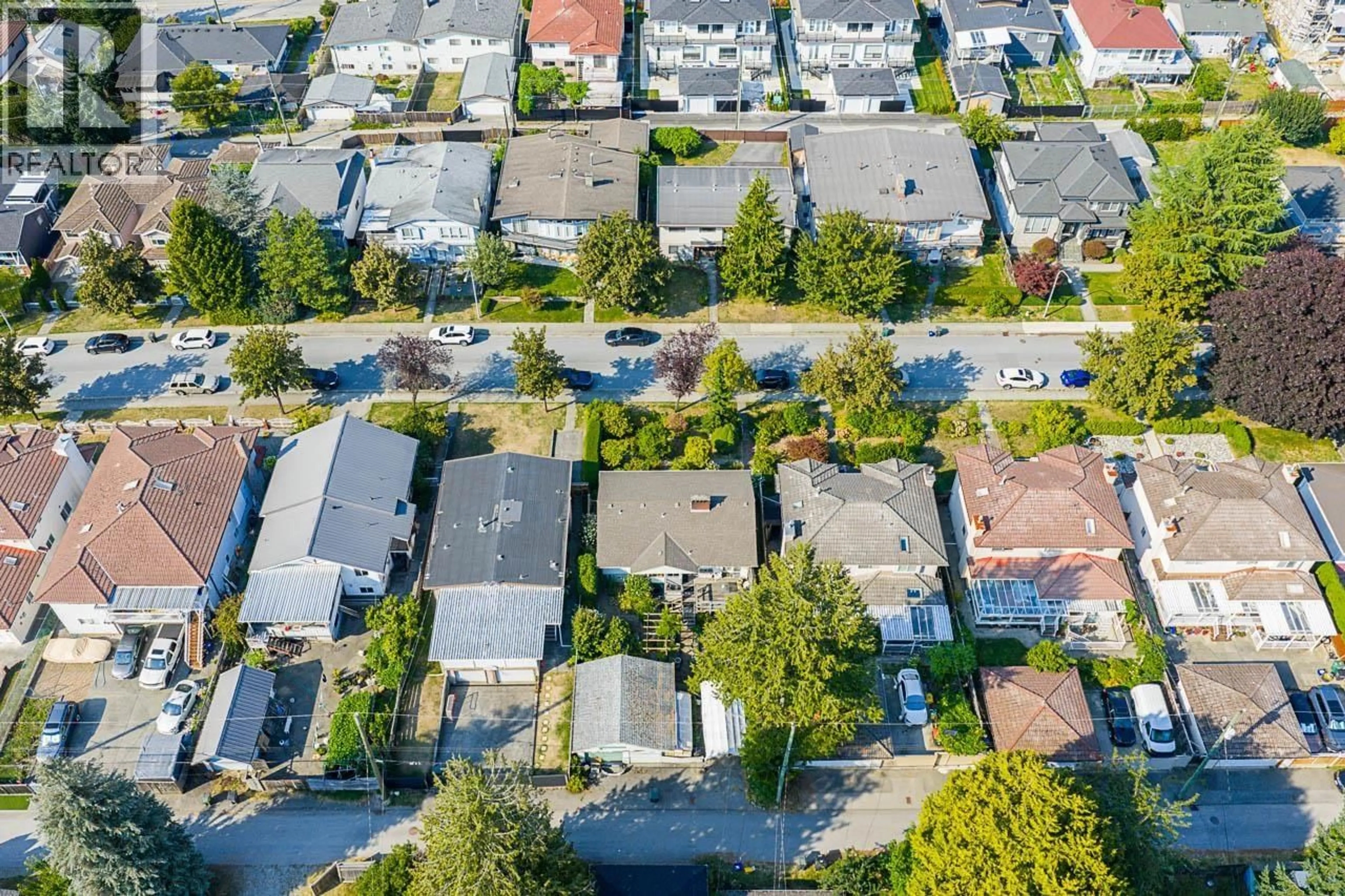 A pic from outside/outdoor area/front of a property/back of a property/a pic from drone, street for 6544 ELWELL STREET, Burnaby British Columbia V5E1J8