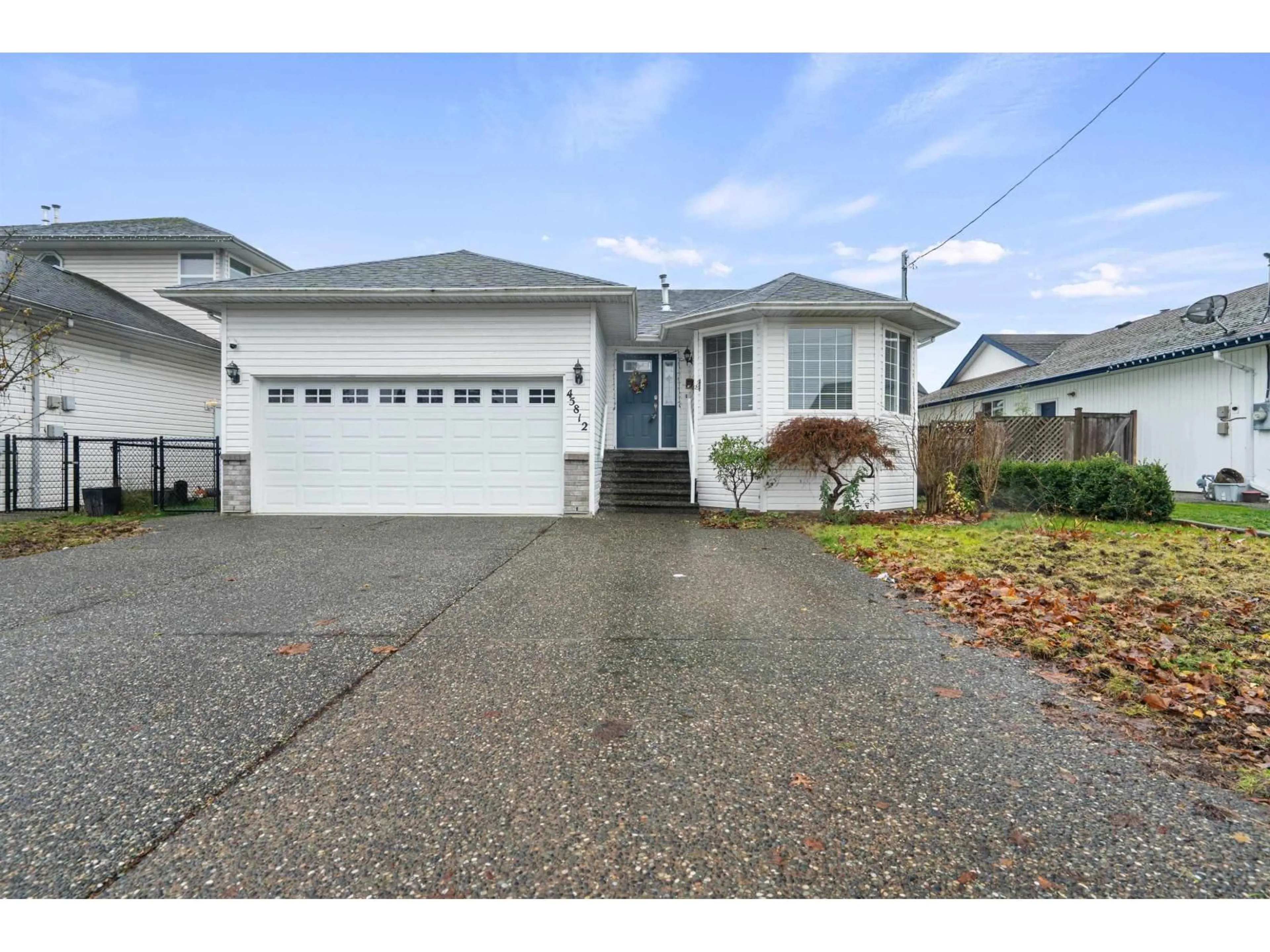 Home with vinyl exterior material, street for 45812 THOMAS ROAD, Chilliwack British Columbia V2R3W9
