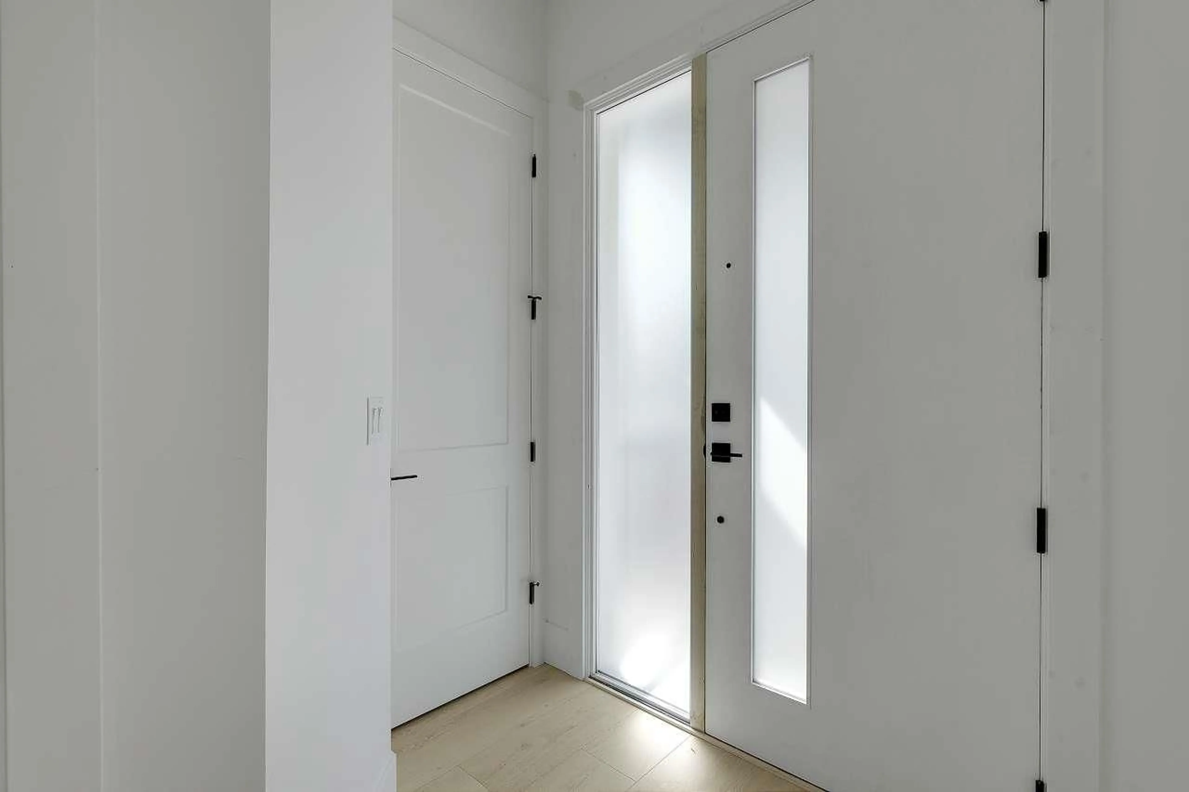 Indoor foyer for 7682 196 STREET, Langley British Columbia V2Y3V4