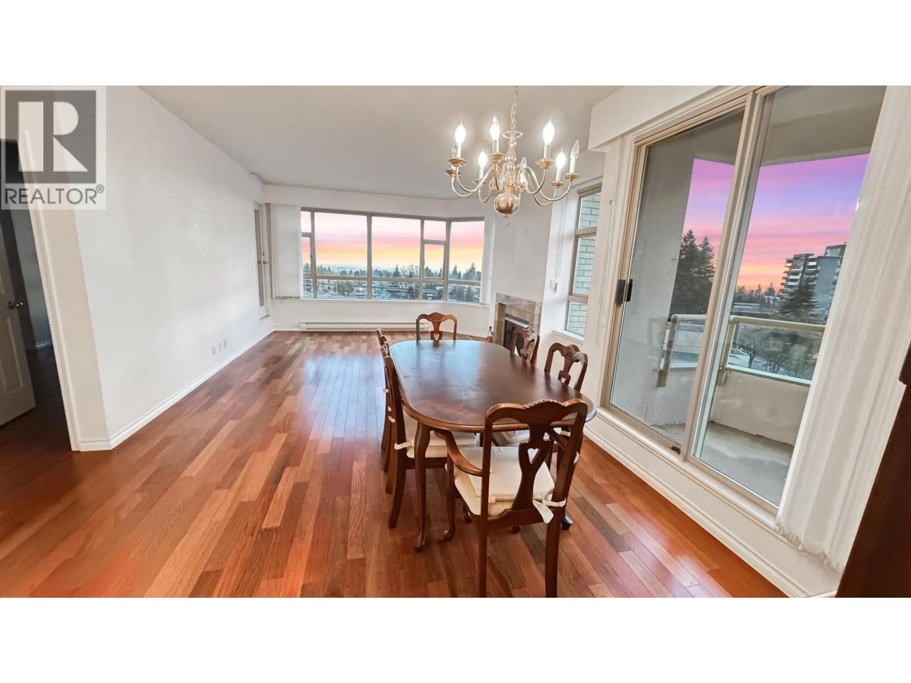 Dining room, wood/laminate floor for 903 - 4830 BENNETT STREET, Burnaby British Columbia V5H4P6