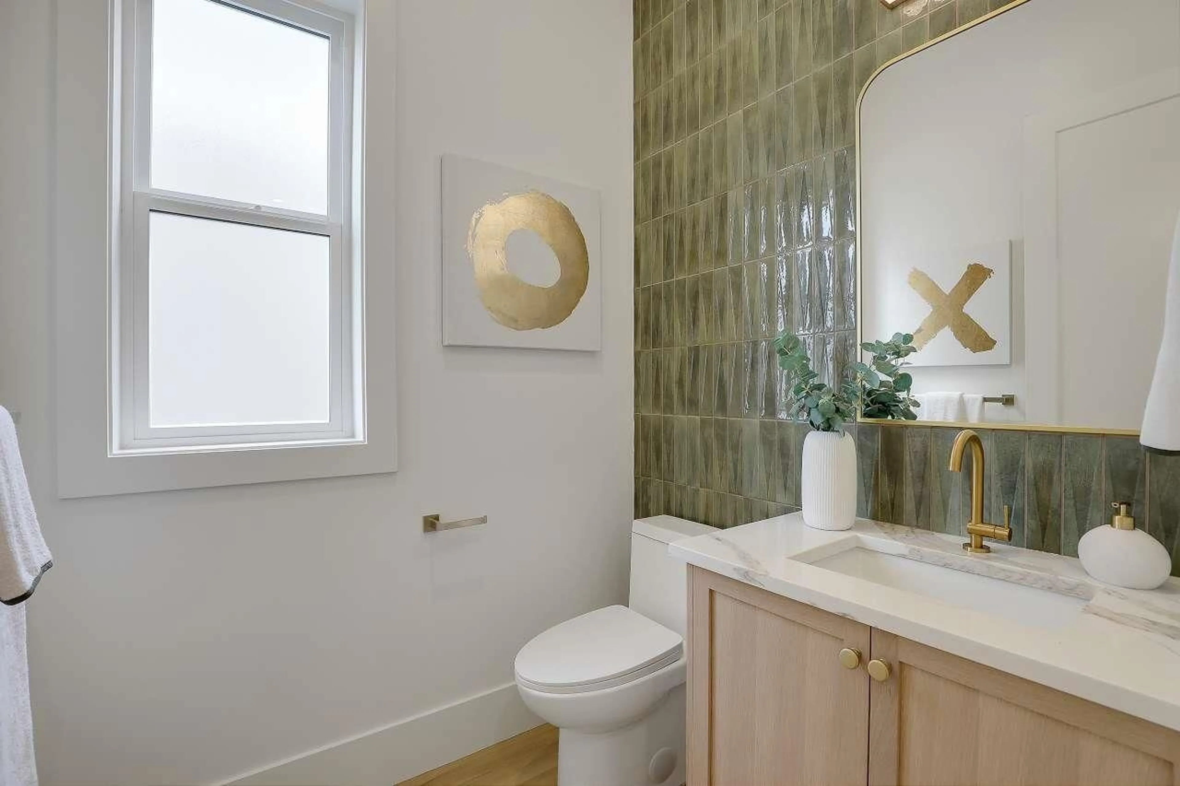 Contemporary bathroom, ceramic/tile floor for 19678 75 AVENUE, Langley British Columbia V2Y3R9