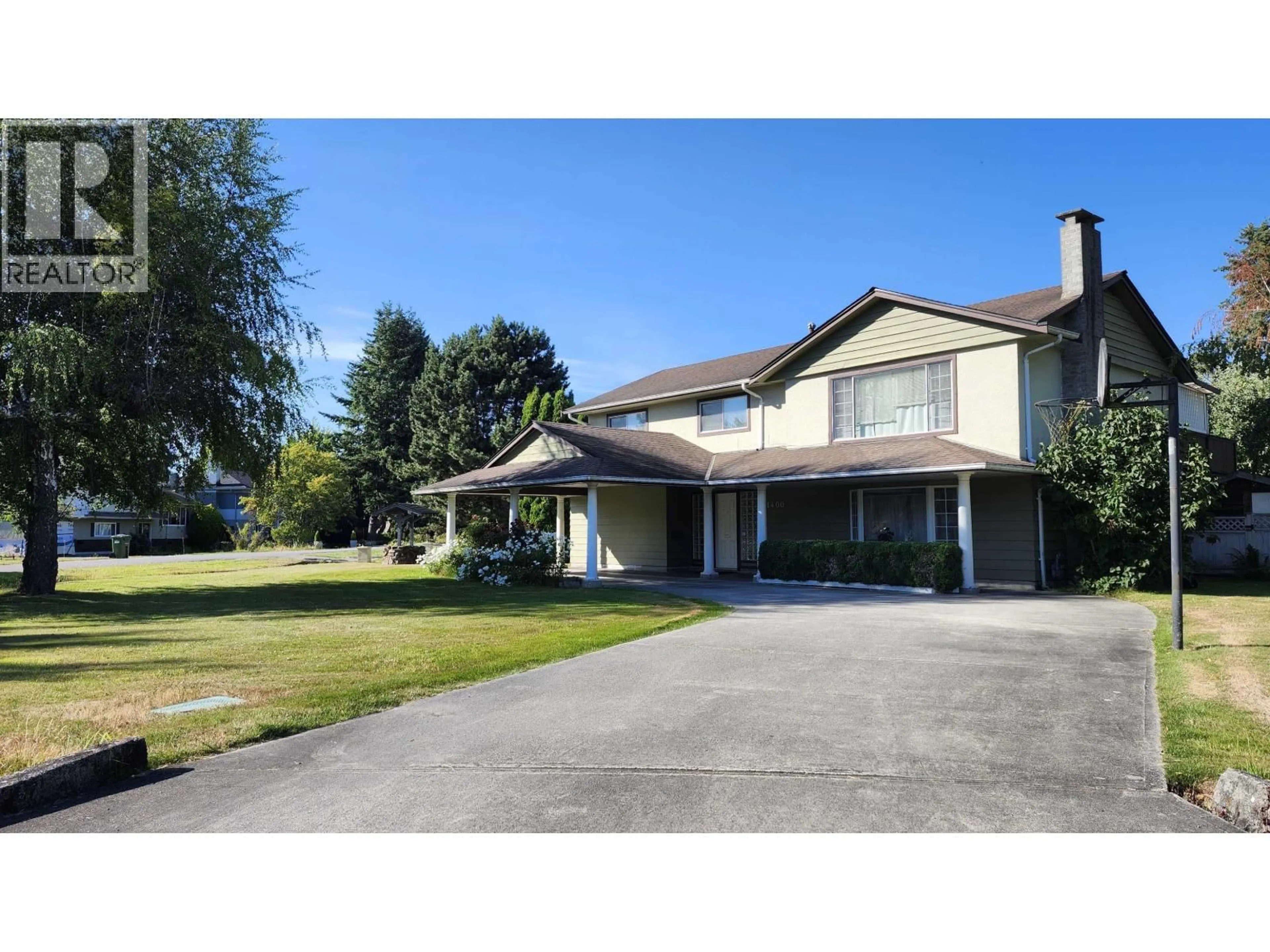 A pic from outside/outdoor area/front of a property/back of a property/a pic from drone, street for 11400 SEAFIELD CRESCENT, Richmond British Columbia V7A3J2
