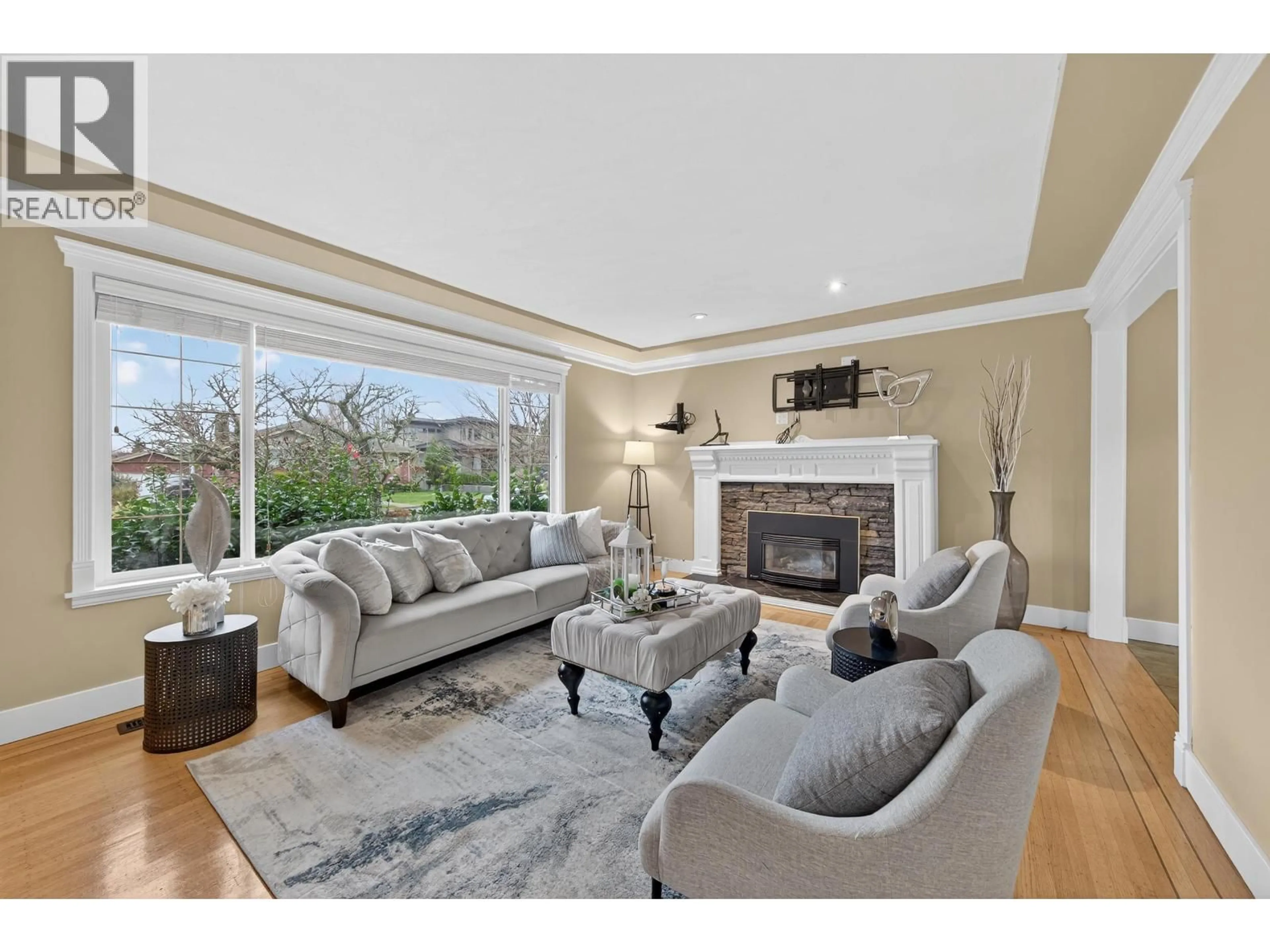 Living room with furniture, unknown for 707 NEWPORT STREET, Coquitlam British Columbia V3J3H7