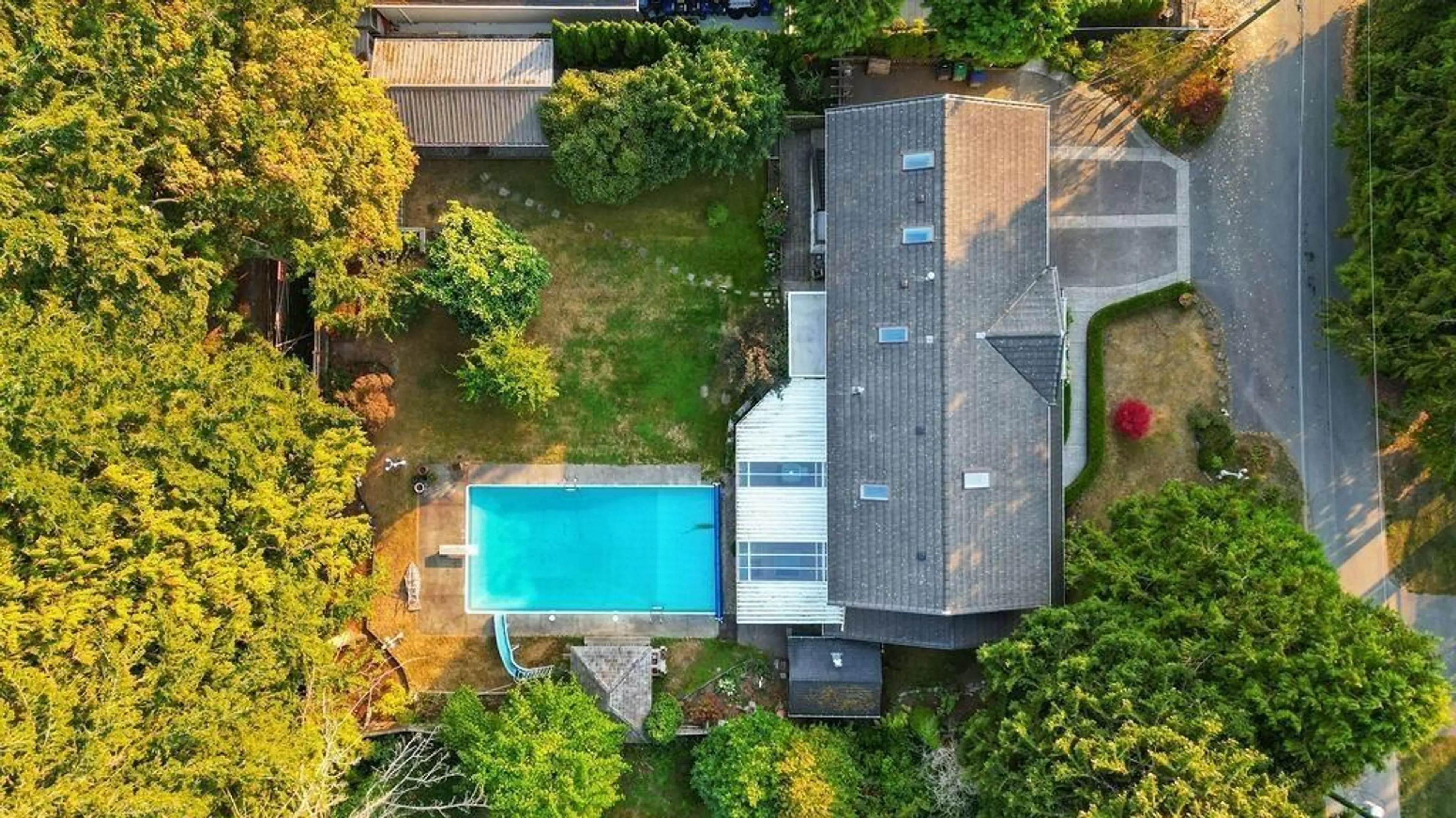 A pic from outside/outdoor area/front of a property/back of a property/a pic from drone, unknown for 5646 128A STREET, Surrey British Columbia V3X2X4