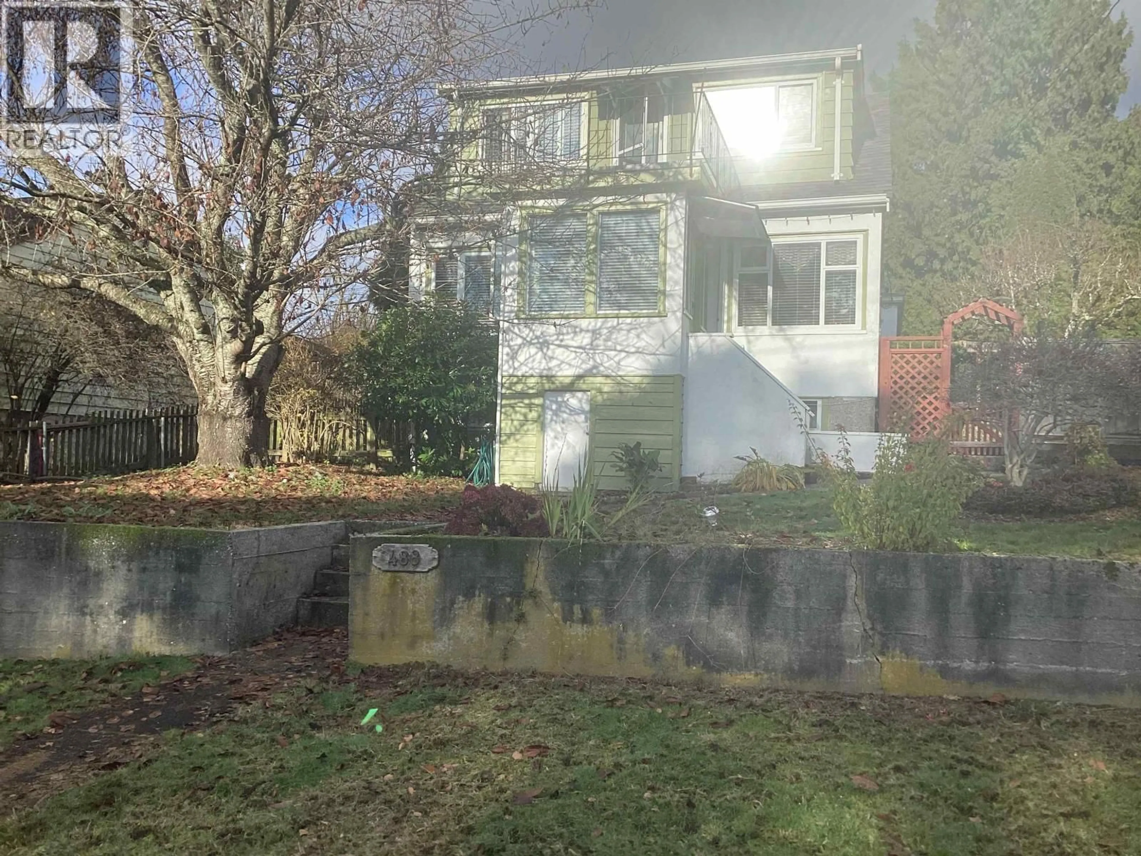 A pic from outside/outdoor area/front of a property/back of a property/a pic from drone, street for 488 4TH STREET, North Vancouver British Columbia V7L1J5