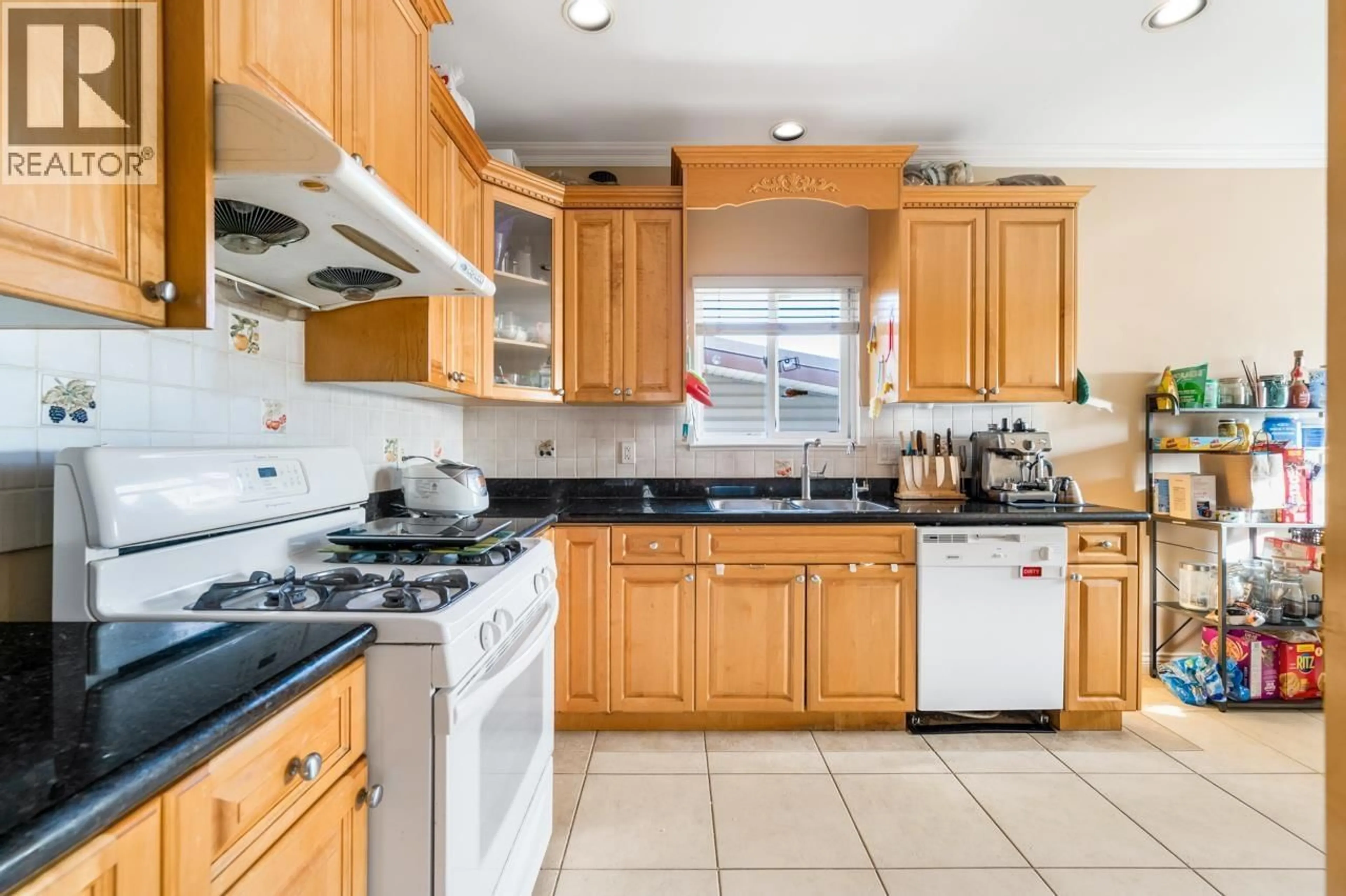Standard kitchen, ceramic/tile floor for 5456 NEVILLE STREET, Burnaby British Columbia V5J2H7