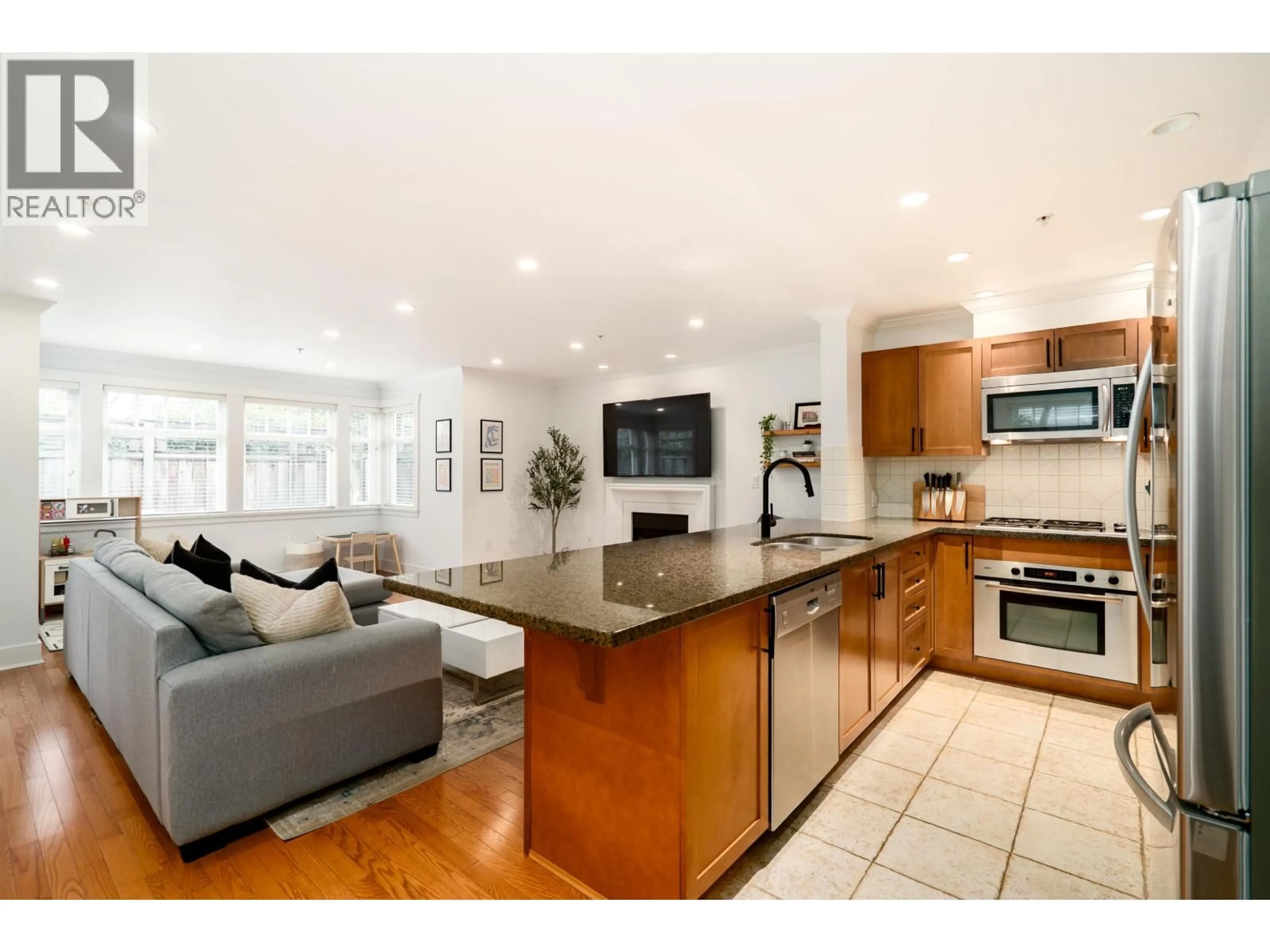 Open concept kitchen, unknown for 2460 SASAMAT STREET, Vancouver British Columbia V6R4S8