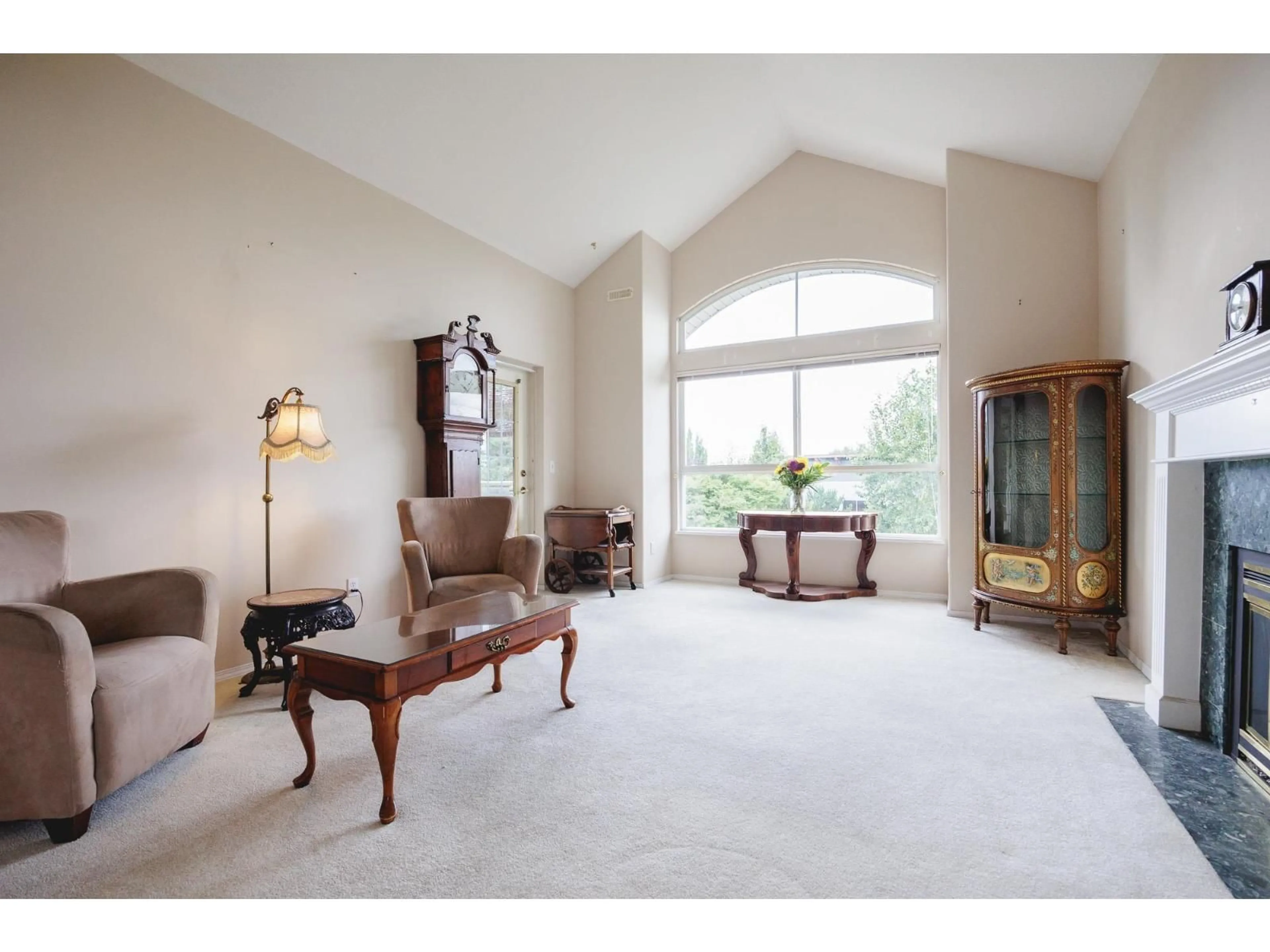 Living room with furniture, carpet floor for 305 - 20381 96 AVENUE, Langley British Columbia V1M2L1