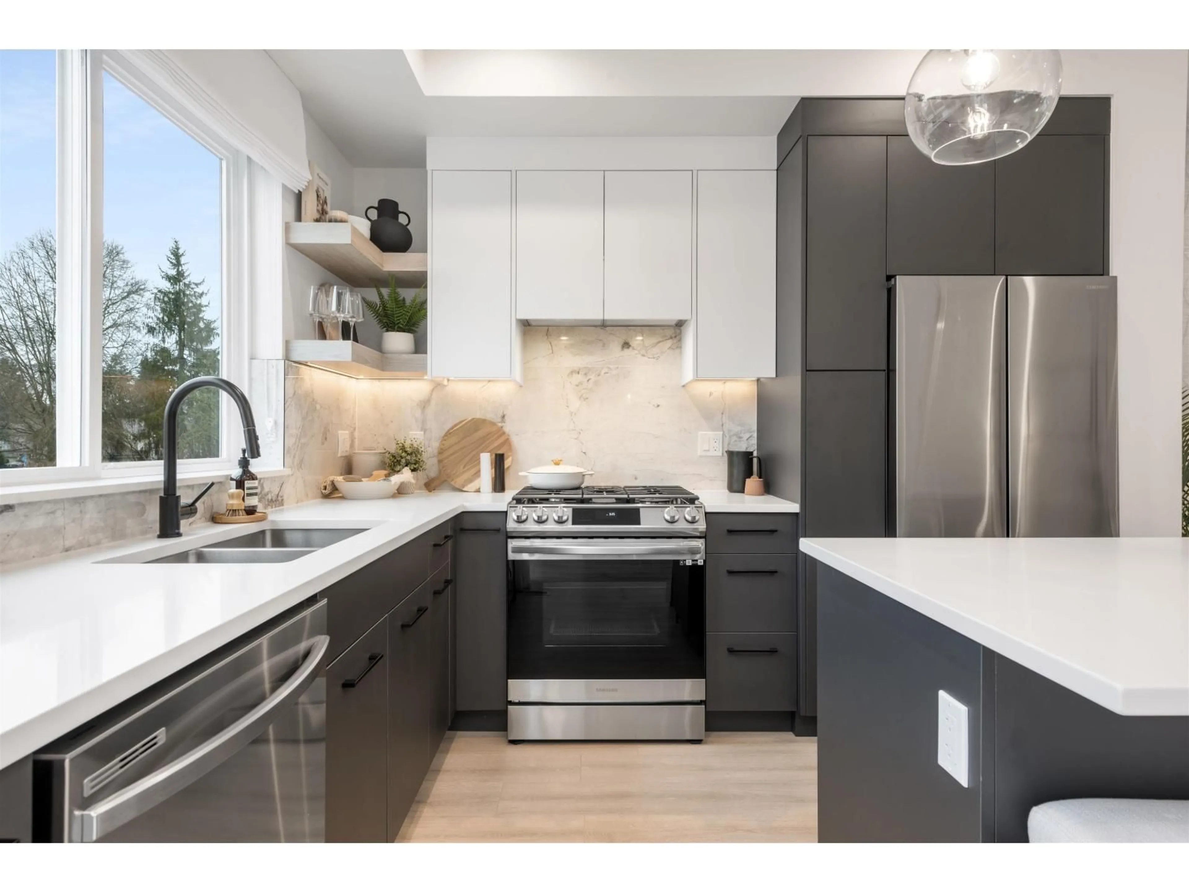 Contemporary kitchen, ceramic/tile floor for 7 - 19330 FAIRWAY DRIVE, Surrey British Columbia V3S0B7