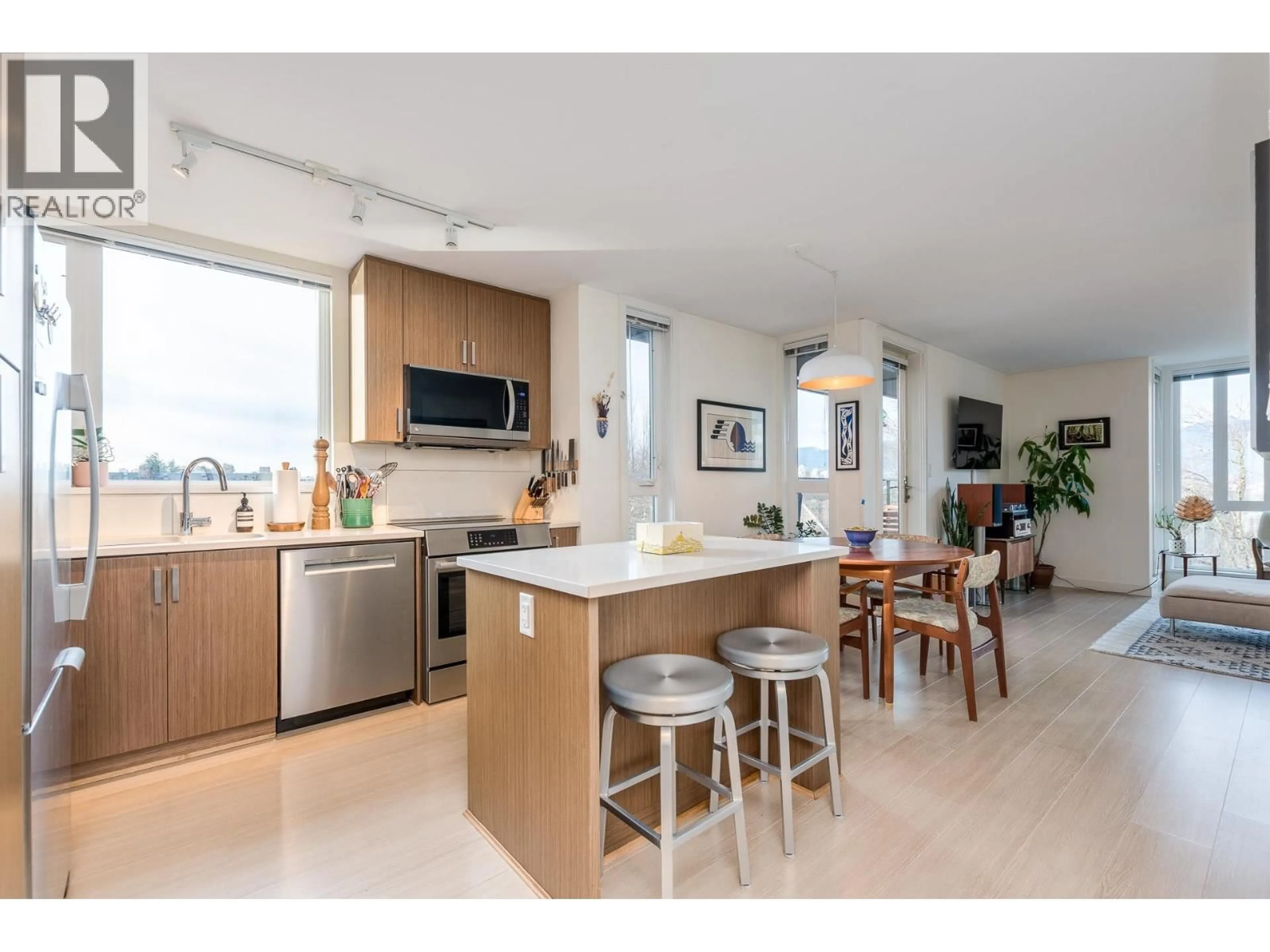 Open concept kitchen, unknown for PH1 - 562 7TH AVENUE, Vancouver British Columbia V5T1N7