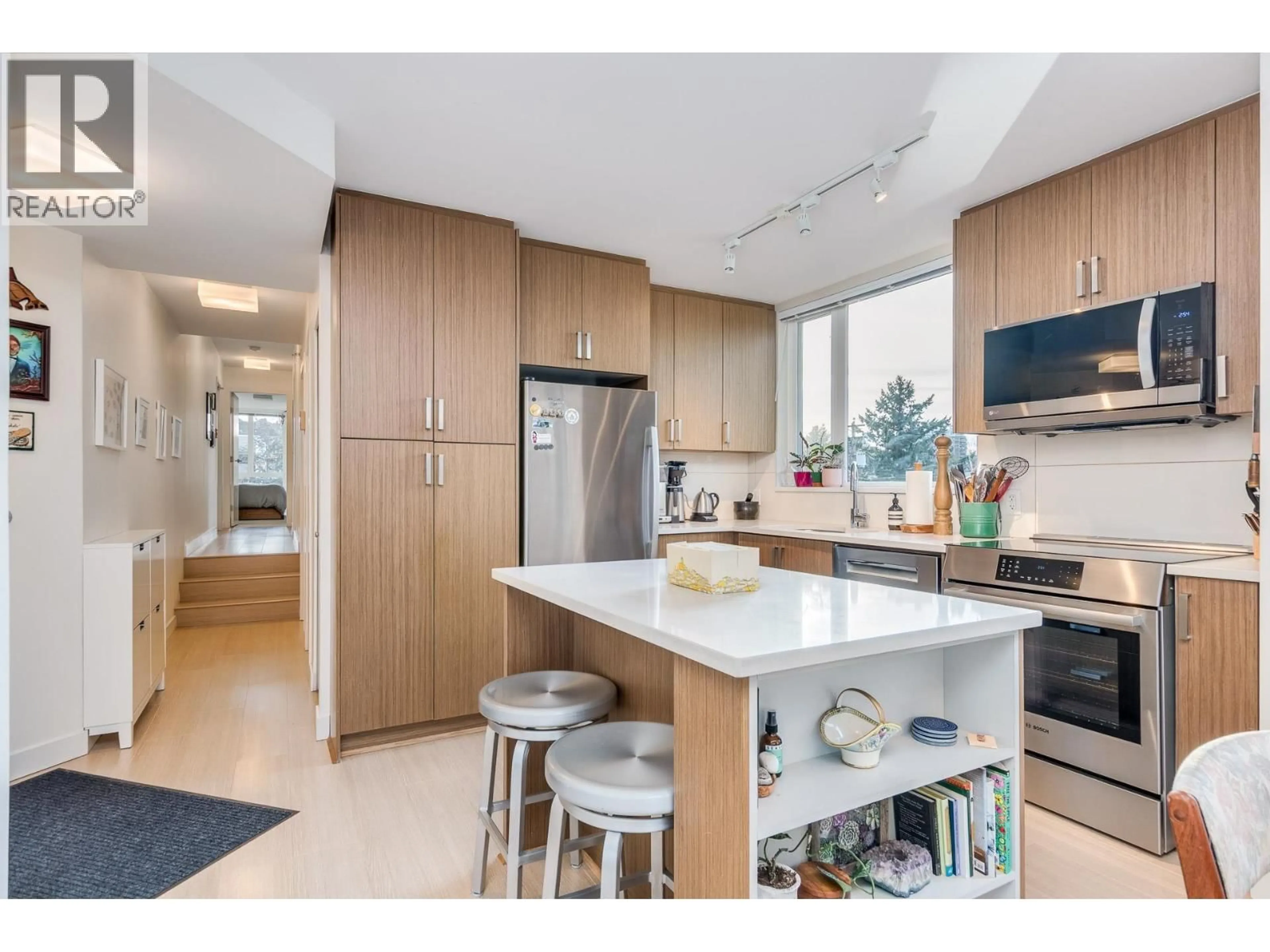 Open concept kitchen, unknown for PH1 - 562 7TH AVENUE, Vancouver British Columbia V5T1N7