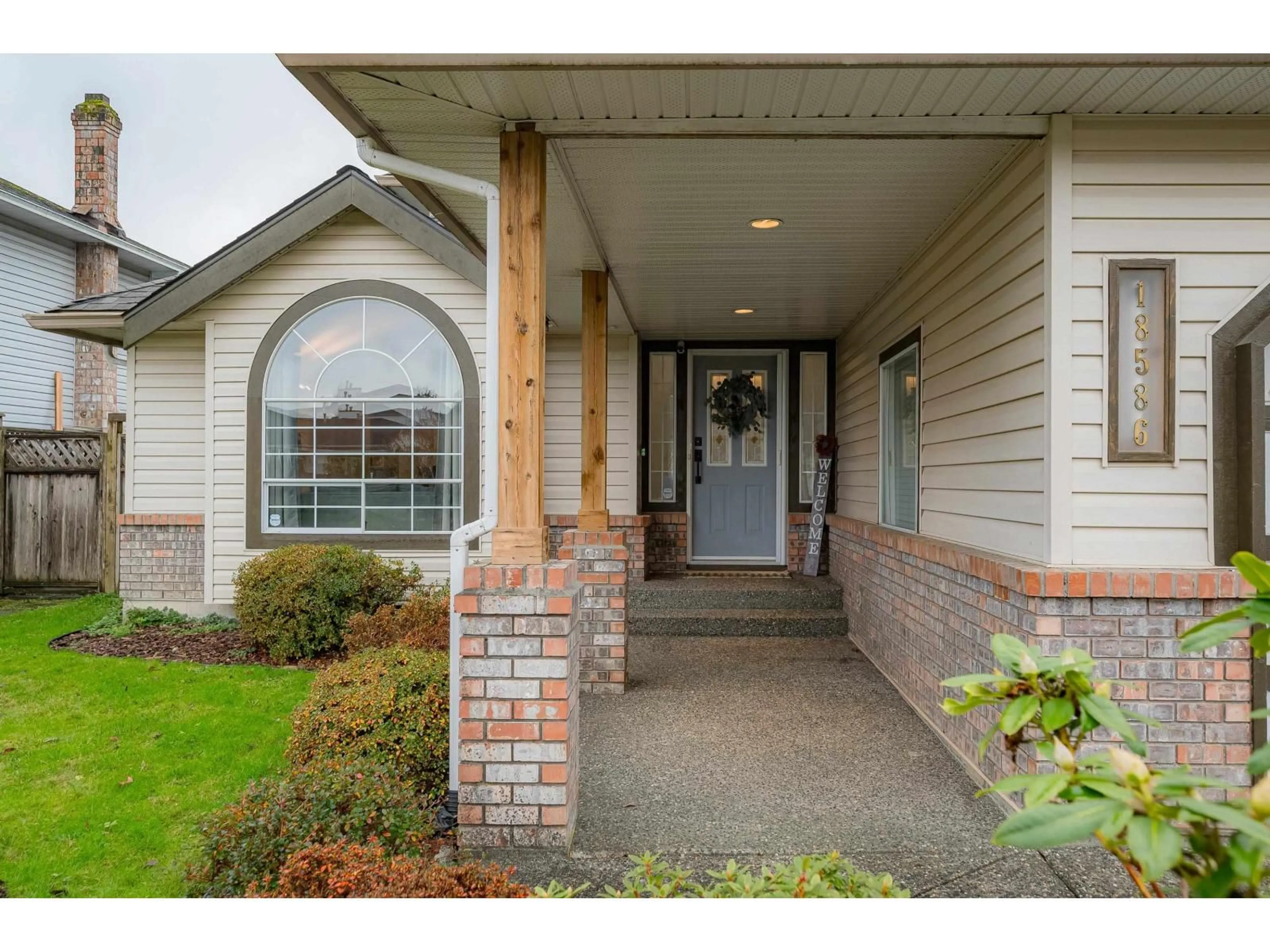 Indoor entryway for 18586 62 AVENUE, Surrey British Columbia V3S7R1